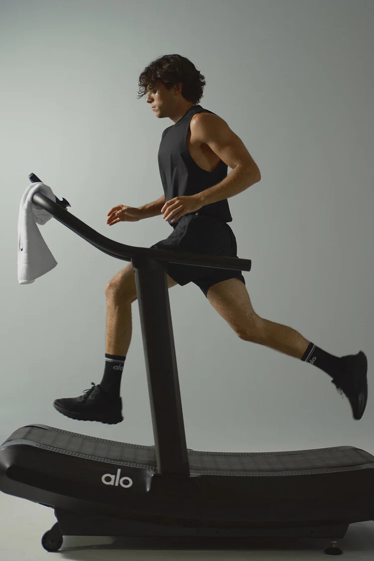 Alo Runner - Black/Black | Alo Yoga (US)