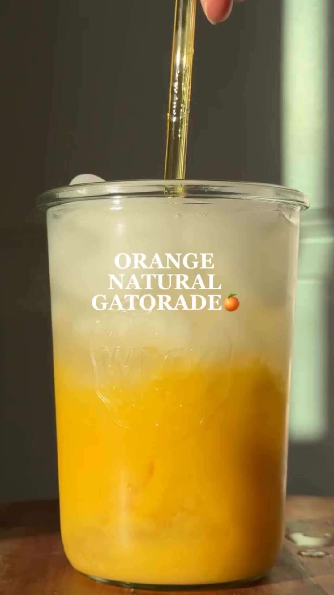 GATORADE ANARANJADO🍊
Este jugo no solo refresca — también nutre. Llénate de electrolitos naturales, antioxidantes y sabor real con esta receta fácil.

RECETA⤵️

1/2 taz de mango congelado
1/4 taz de jugo de una naranja 
1 taza de agua
1 scoop de ELECTROLITOS @goodonyaorganic 
MUCHO HIELO

Perfecto para después del gym, un día de playa o simplemente para cuidar tu cuerpo con intención.
Sin colorantes, sin azúcar añadida, sin excusas.

Déjame cual es tu sabor de Gatorade favorito en los comentarios para recrearlo aun mas saludable⤵️🧡