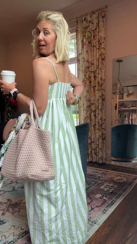 It’s a throw on a go￼ situation and I’m here for it… I’m in a size extra small and yes, it’s on sale! 

PS my bag is washable🙌

#LTKdayinmylife #LTKootd #LTKmomlife