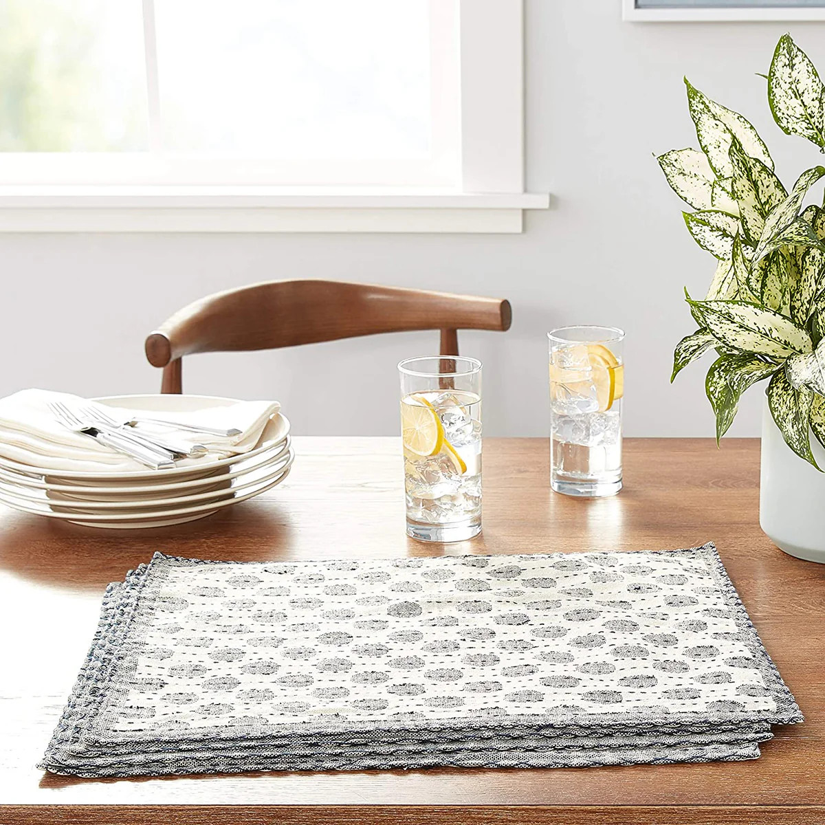 Artisan Hand Loomed Placemat - Gray Dots - 14" x 19"- Set of 4 | Plow & Hearth