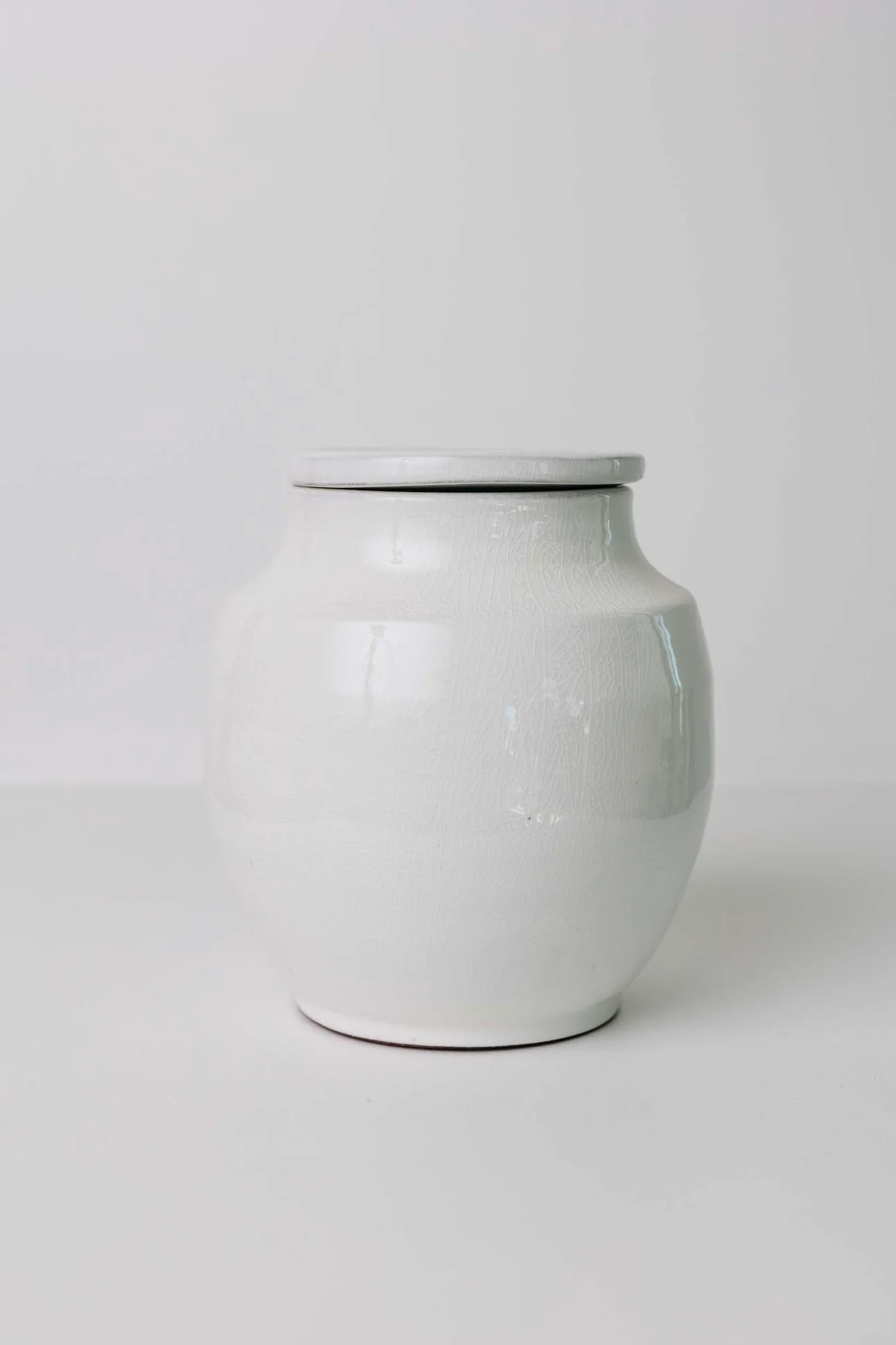 Niko Terracotta Urn | THELIFESTYLEDCO