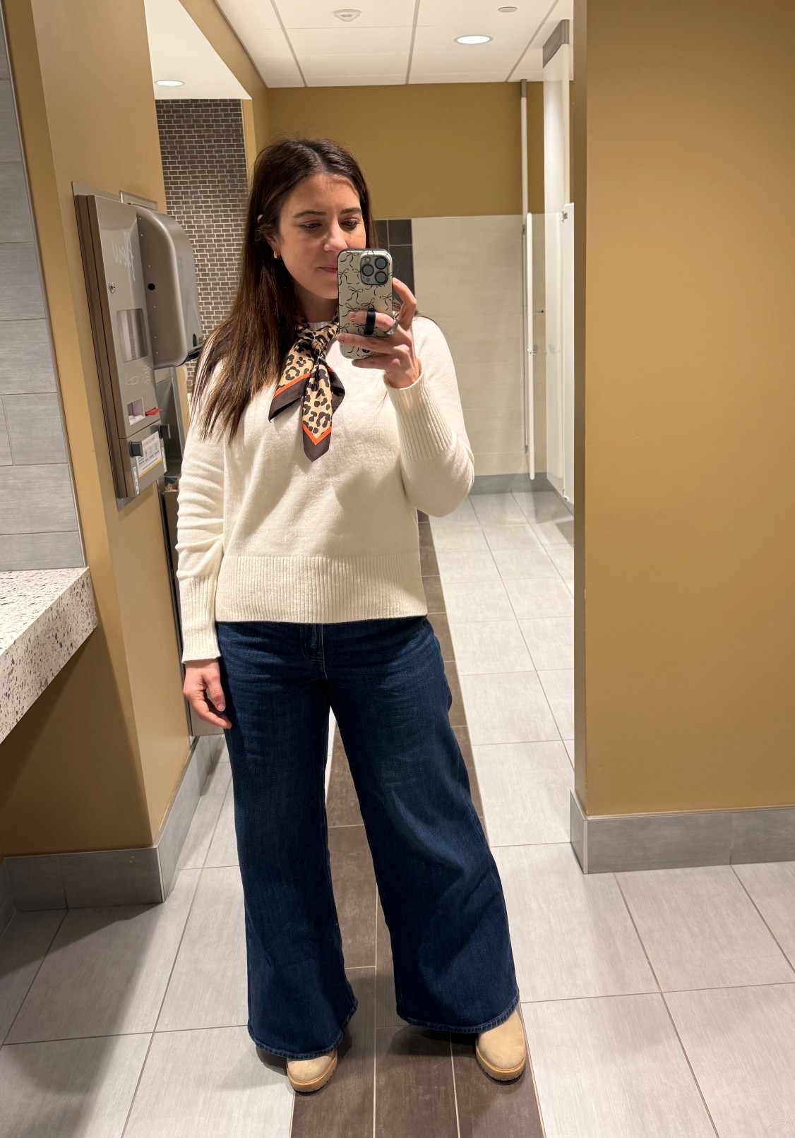 Love these jeans so much I bought both petite and regular sizes so I can wear with different shoes 🙃🙃