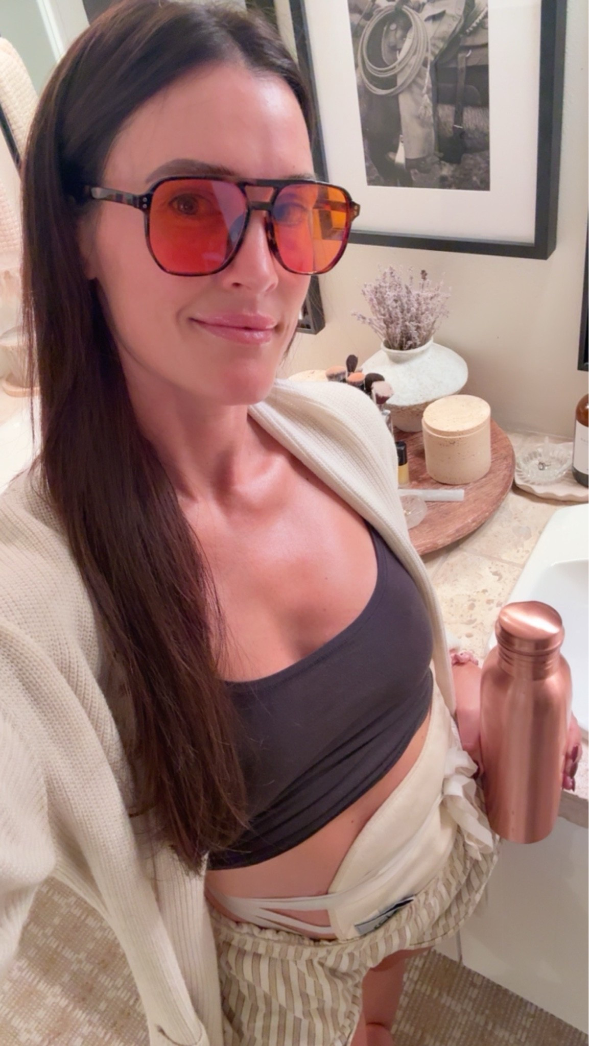Mama windown wellness routine 🧖🏻‍♀️
Non-toxic skincare
Blue light blocking glasses
Castor oil liver pack
Copper water bottle 

Health
Low-tox living