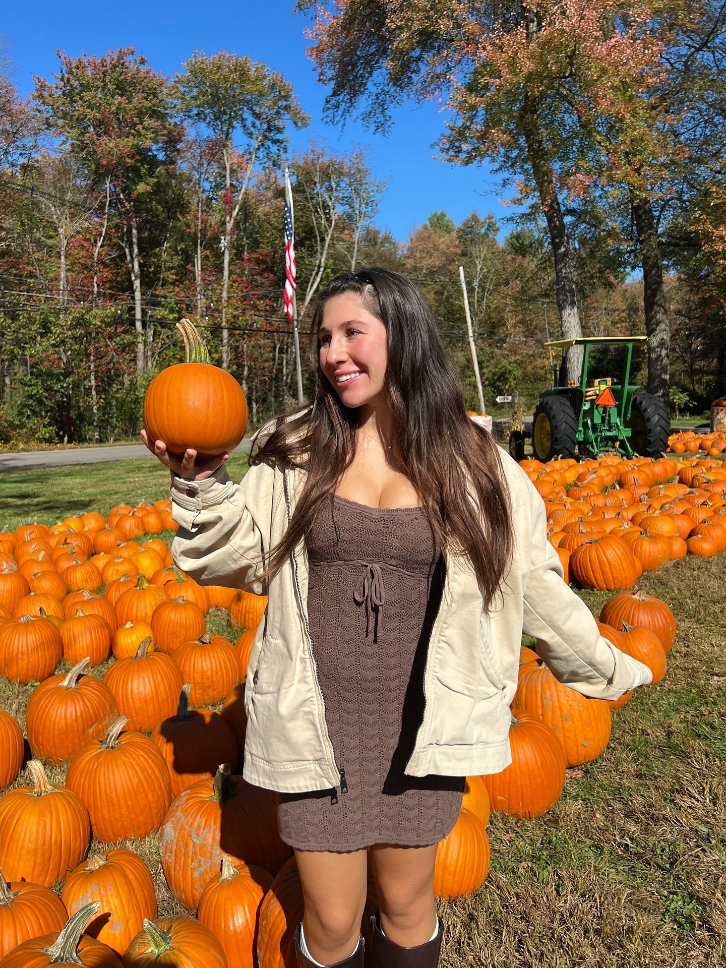all things pumpkin 🎃 🍁 🍂 ☕️ 

Size small dress
Size xl coat( but I would order large) 

 @hollister #hollisterpartner #fall #pumokin #pumpkinpatch #pumpkinpicking #fallactivities #fallfashion #falloutfit #fallhairtrends