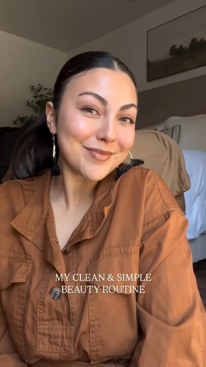 My skin has never felt so good!! 🫧🍂 
Great skin priming moisturizer 
Minimalist “ochre” 
Bronze balm “seine” 
Mini flush balm “mood”
Day glow “citrine”
Solo shadow “brun”
Signature lip “1990”
Brow gel “medium brown” @kosas 

#LTKBeauty #LTKGiftGuide #LTKHoliday