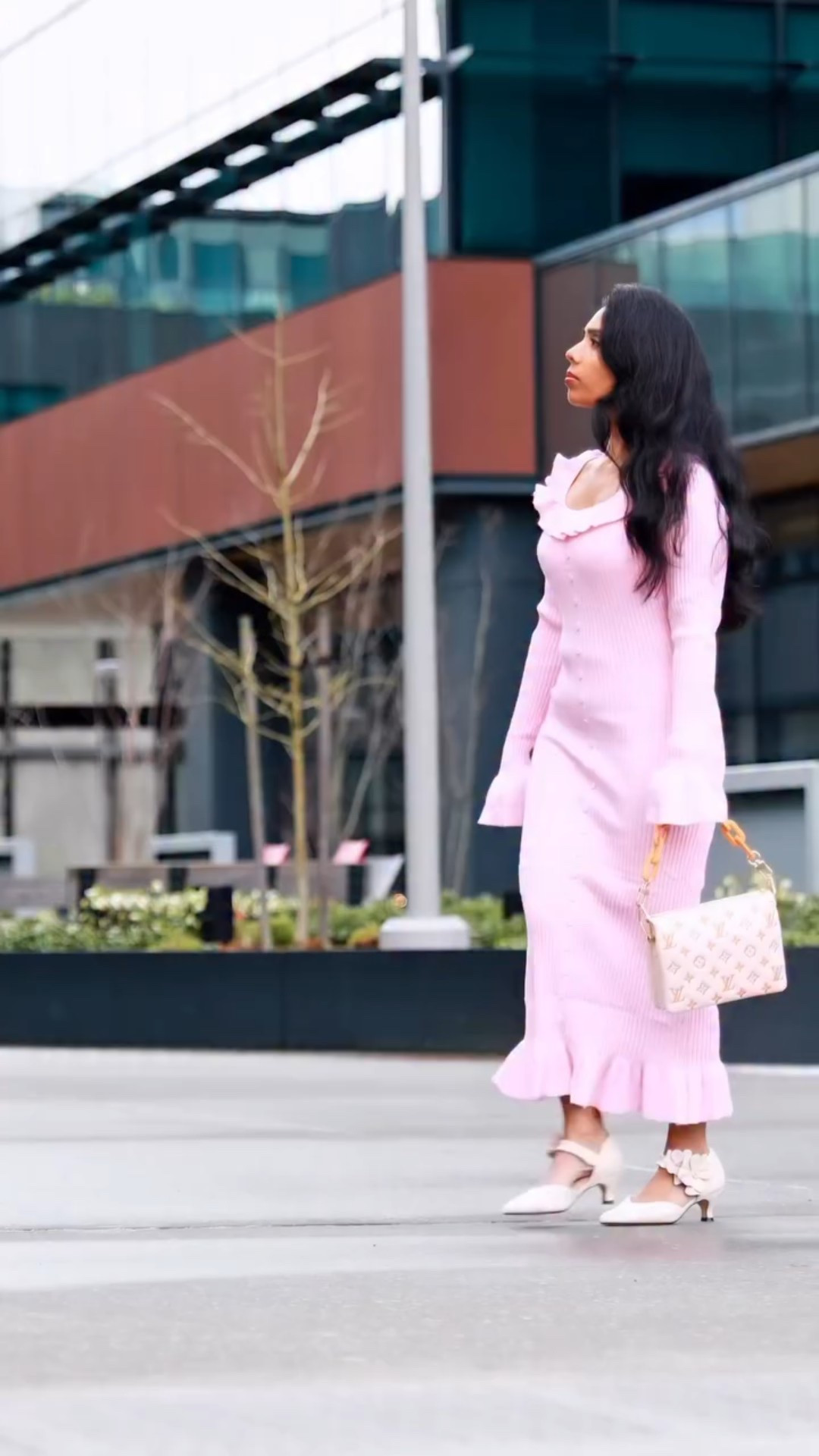 When comfort meets elevated style ✨

This ribbed knit bodycon dress from @wenrine_official hugs just right, while the subtle ruffle neckline and bell sleeves add graceful movement. Finished with classic kitten heels from @coutgo.official for that poised, polished finish.
.
.
Dress @wenrine_official 
Pumps @coutgo.official 
🎥 @eyebehindthecamera 
.
.
#bodycondress 
#womeninstyle 
#fashionistastyle 
#amazonfashion 
#ethnique_enigma

#LTKgrwm #LTKPetite #LTKootd