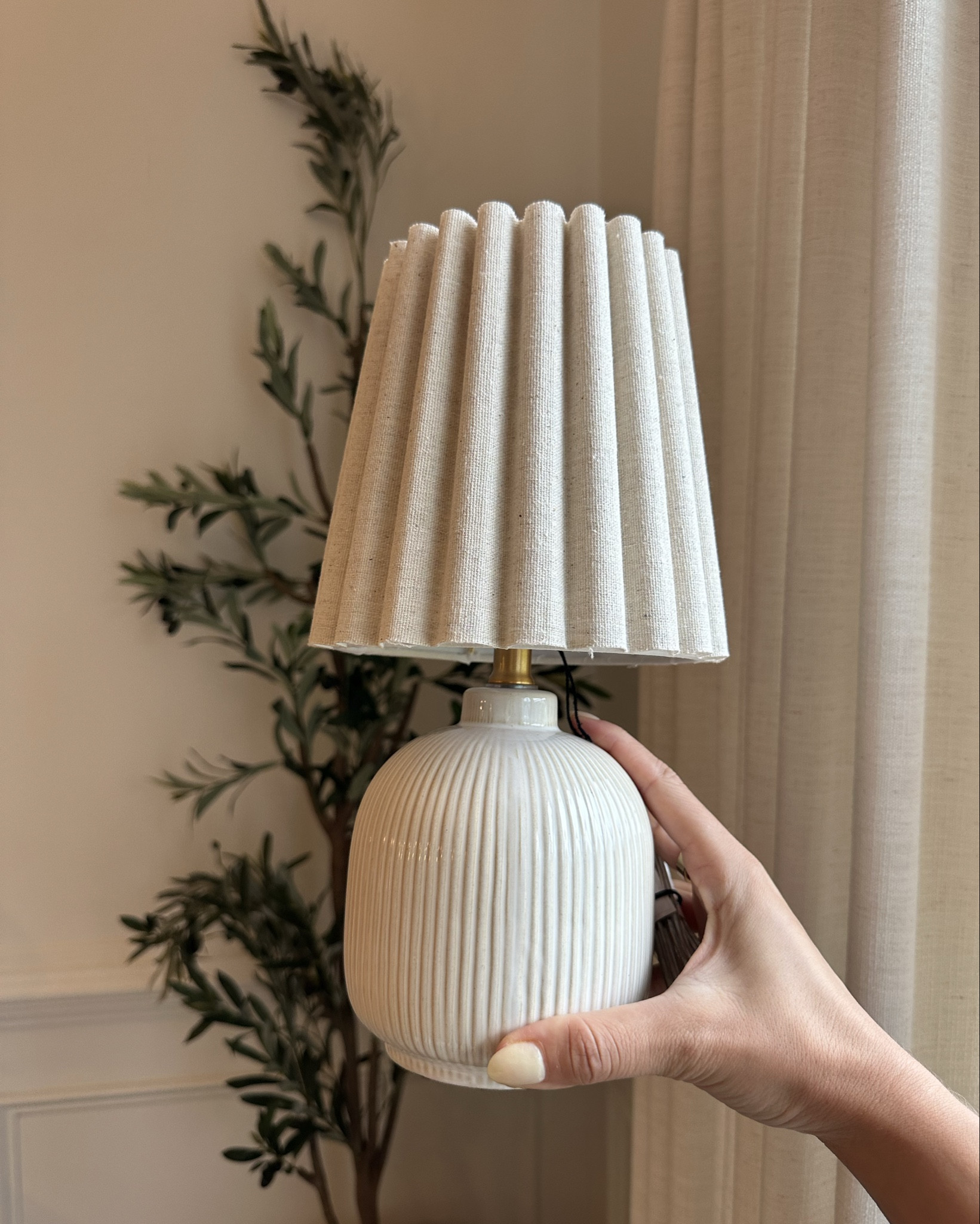 The cutest mini lamp from Target!!!

Target table lamp kitchen lamp lamps 

#LTKFindsUnder50 #LTKHome #LTKSeasonal