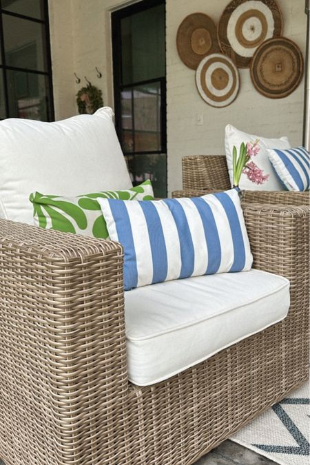 Back in stock alert! Our outdoor throw pillows are back in stock and under $20!

@walmart #walmartpartner #walmarthome #patiofurniture #outdoorfurniture 