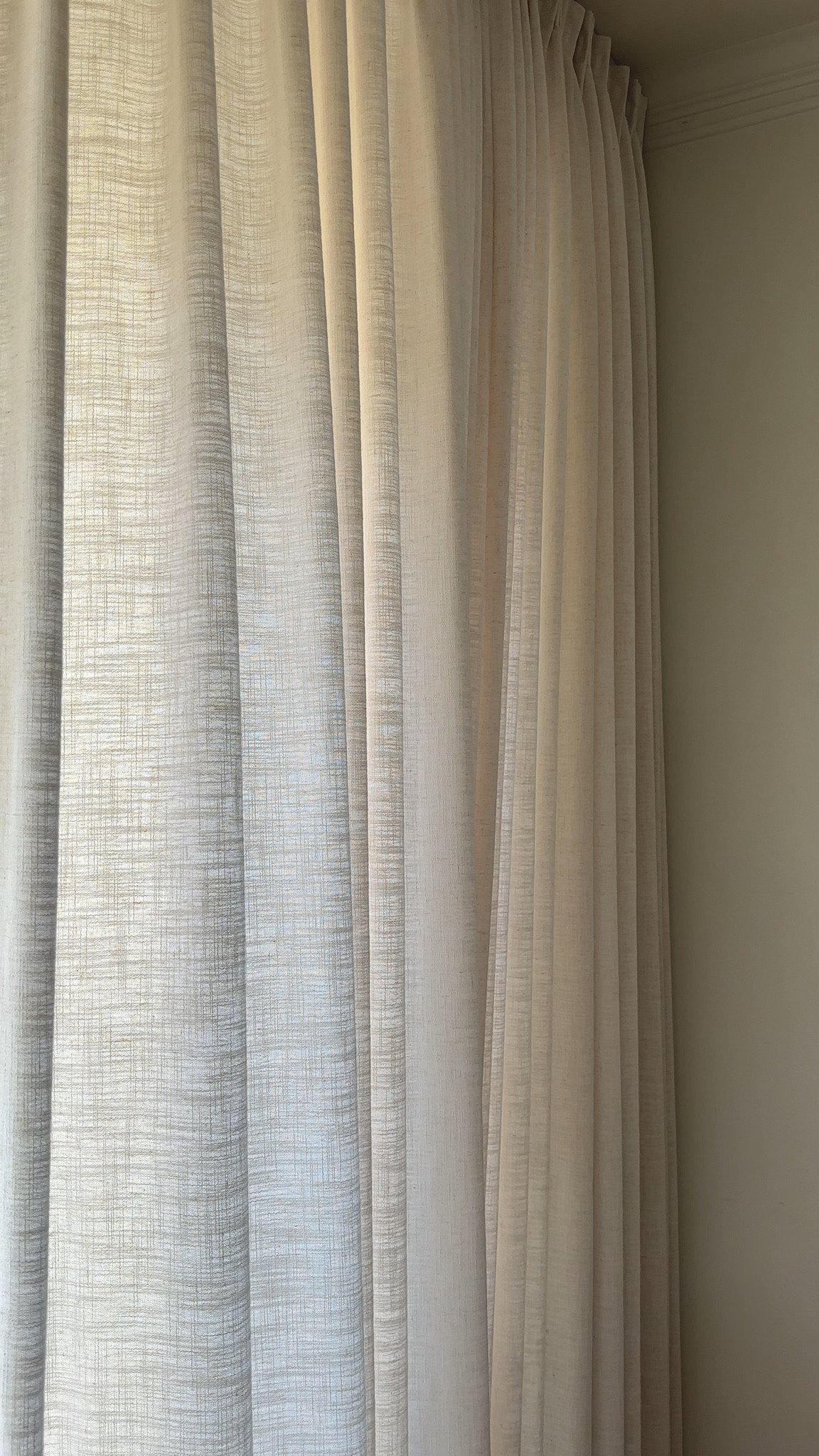 Stunning neutral curtains in my dining room 🤍
Shop these exact curtains below and follow for more 👇