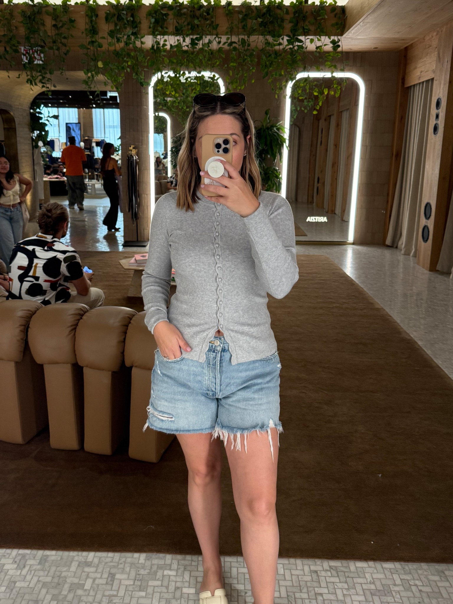 Best fitting cardigan!! This came home with me!  Love how flattering it is with the open buttons at the bottom. 
Grey cardigan // fall style // fall outfit // fall transitional // Aritzia cardigan 

#LTKStyleTip #LTKShoeCrush #LTKWorkwear