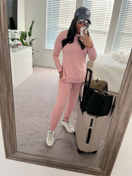 Travel outfit inspiration 😎