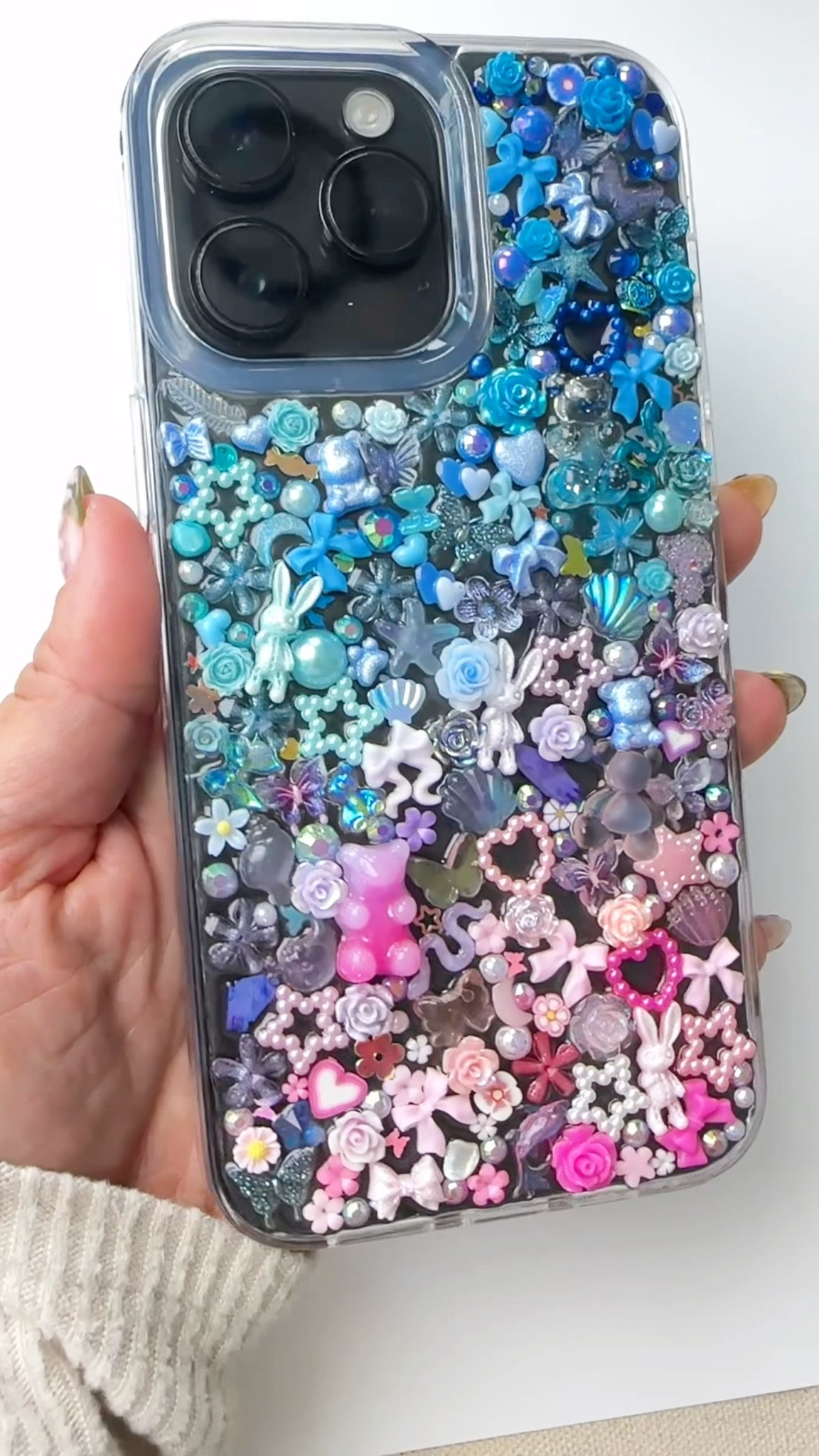 Make your own cute junk phone case! 