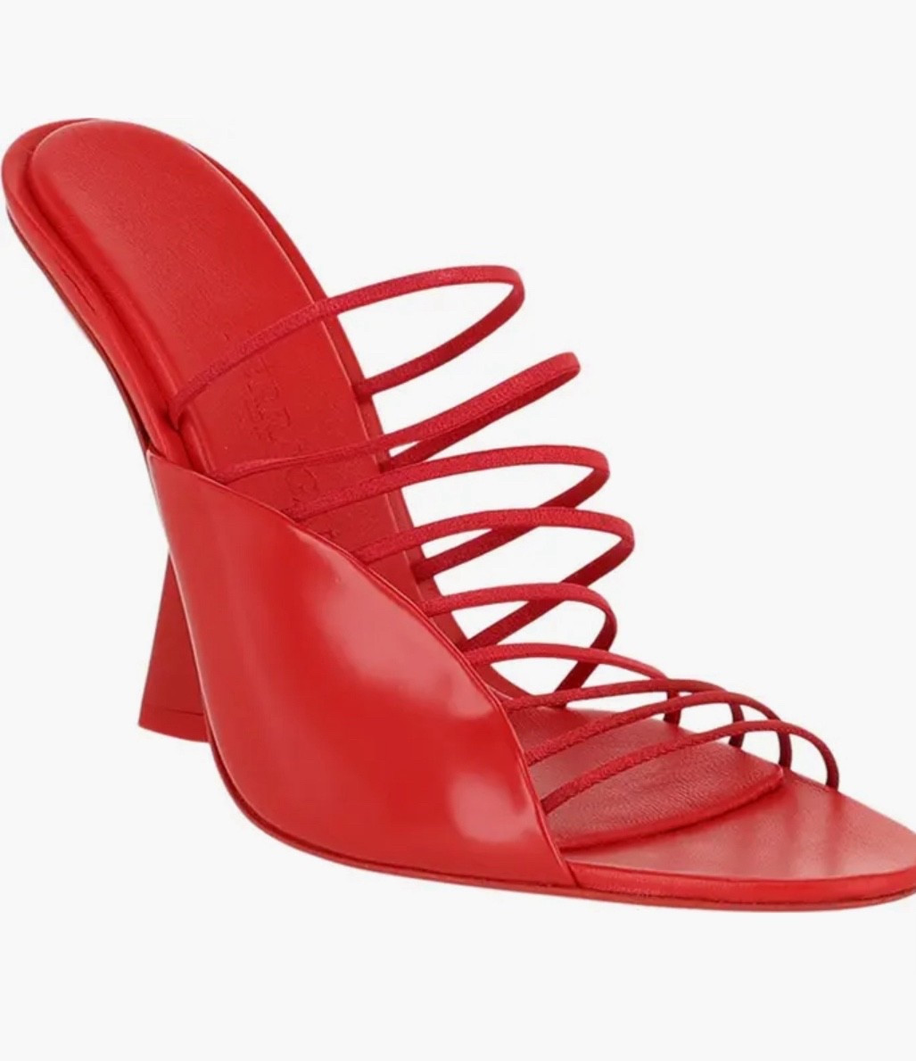 Strappy Slide Sandal (Women)
FERRAGAMO
Women
Current Price $499.97
(52% off)52% off.
Comparable value $1,050.00

#LTKSaleAlert