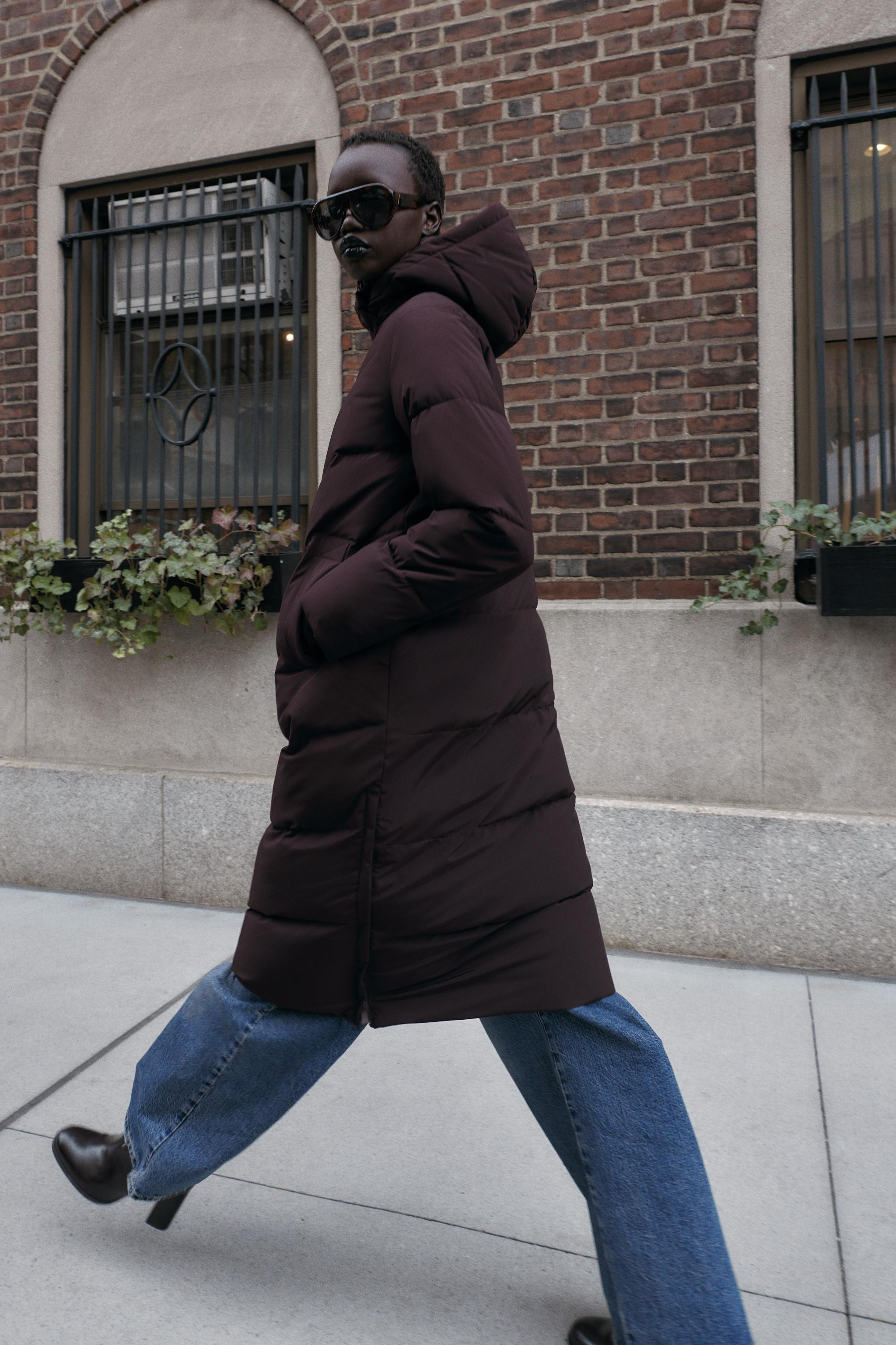 LANGER WASSERABWEISENDER UND WINDDICHTER DAUNENMANTEL MIT KAPUZE | Zara DE