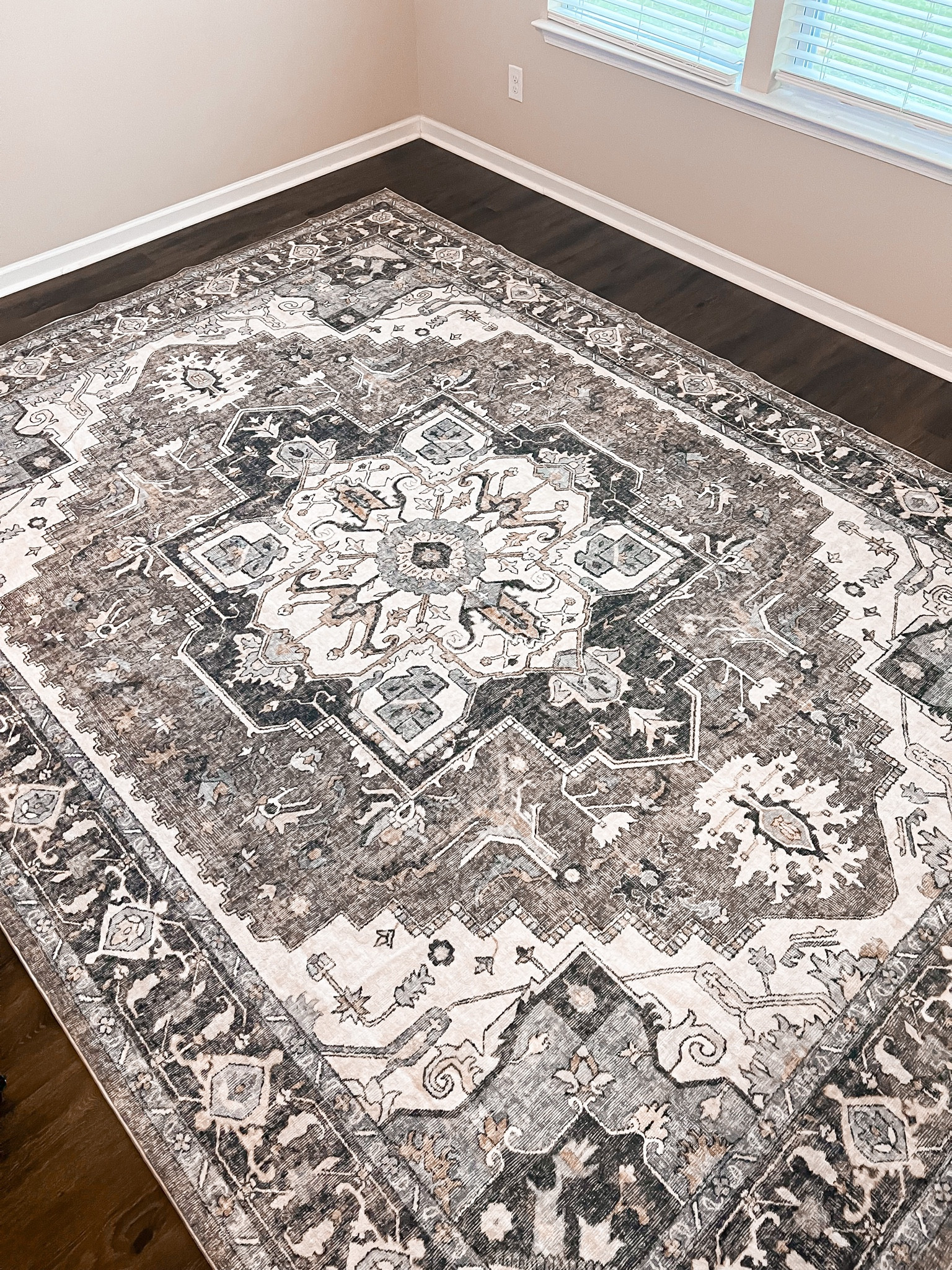 Living room rug 
Area rug 9x12

• soft 
• beautiful colors 
• washable 


Area rug, home finds, living room , 9x12 rug , Amazon finds , Amazon home finds , home decor , home style , Amazon area rug , large rug 

#LTKhome #LTKstyletip #LTKfamily