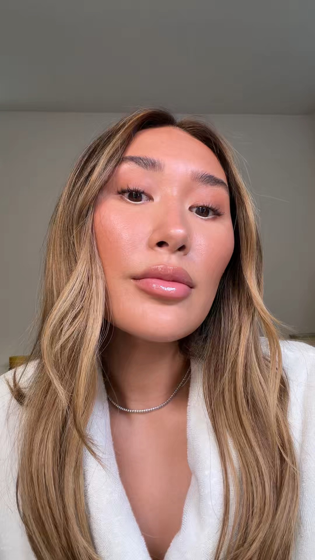 Trying some new makeup!

Foundation: BO33 + BO73 
Concealer: powder nap 
Blush: Mimi + tawny 
Bronzer: 02 + Medium
Lipliner: biscuit + 109
Lipstick: sable smoke 
Lipgloss: Sakura shaved ice

#LTKselfcare #LTKgrwm