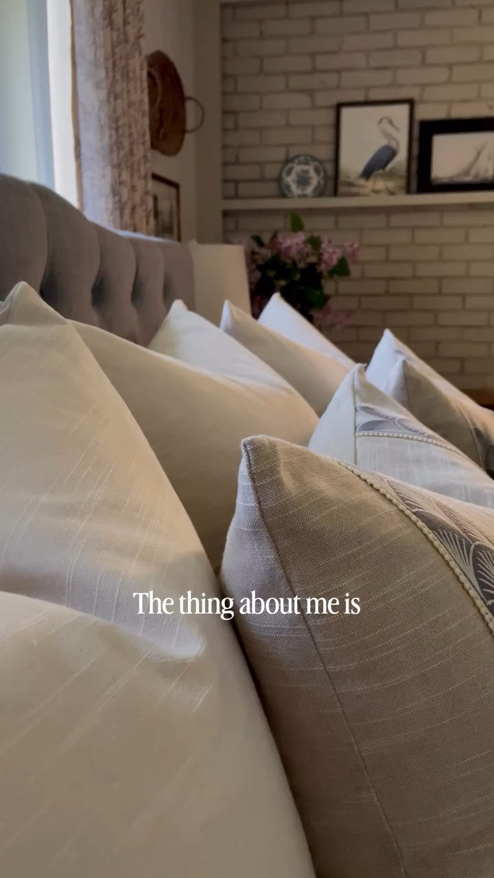 I can never resist a good pillow chop and these new pillows from @neutralcurtains are so delightfully choppable in every way. Soft, natural fiber pillow covers made from 73% linen and 27% cotton, and the fluffiest, loftiest down inserts make for a perfect pillowscape every morning when I make my bed. With lots of colors and customizations to choose from, you can create a pillow combination that is just right for you.

Pillows: Neutral Curtains Jenna Collection
Colors: Ivory Beige, Oatmeal, Midnight Green
Insert: Feather
Discount: CREEKLINEHOUSE for 25% off