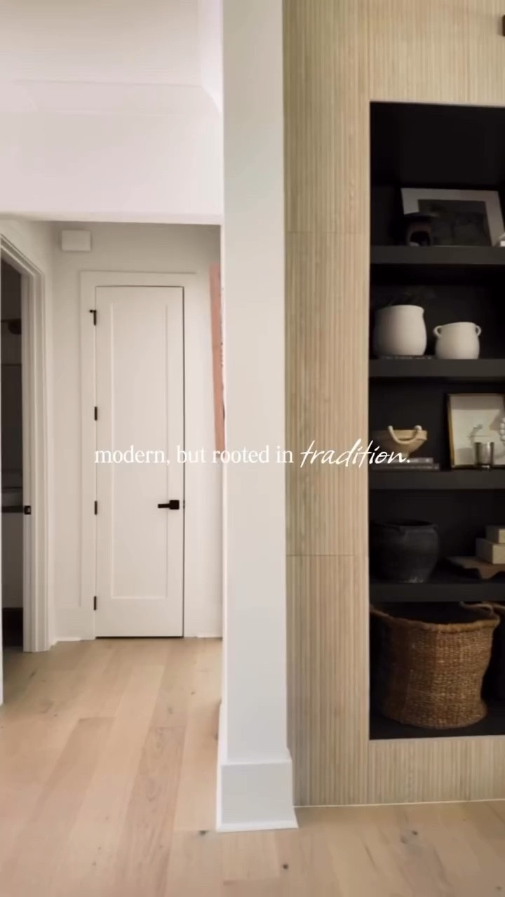 Like our home? You can shop it. Comment “HOME” and I’ll send you a link! 🔗 Do you like our design style? We would love to work with you. Head to our website to check out our E design packages! 🏡

www.Porcheandco.com/edesign