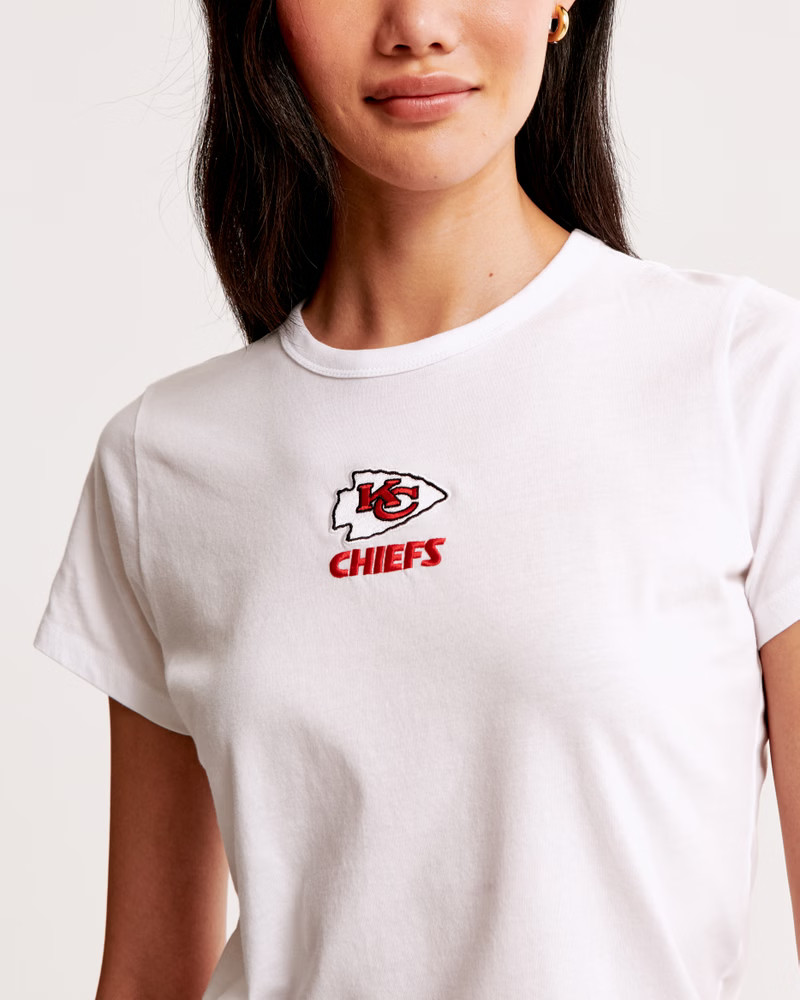 Short-Sleeve Kansas City Chiefs Graphic Skimming Tee | Abercrombie & Fitch (US)