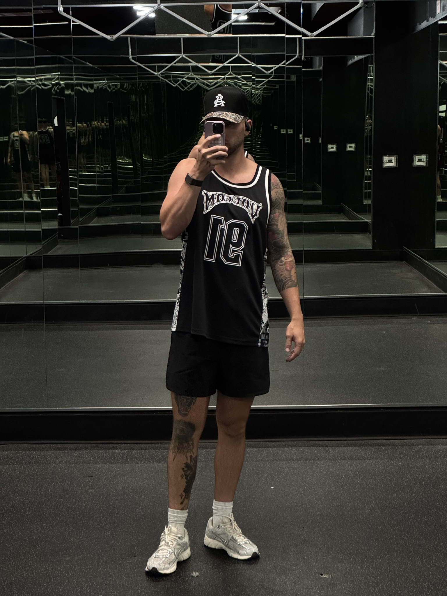 Locked in. No distractions — just work.
#WorkoutMode #AthleticStyle #BlackAndWhiteFit #GymAesthetic 

#LTKActive #LTKMens