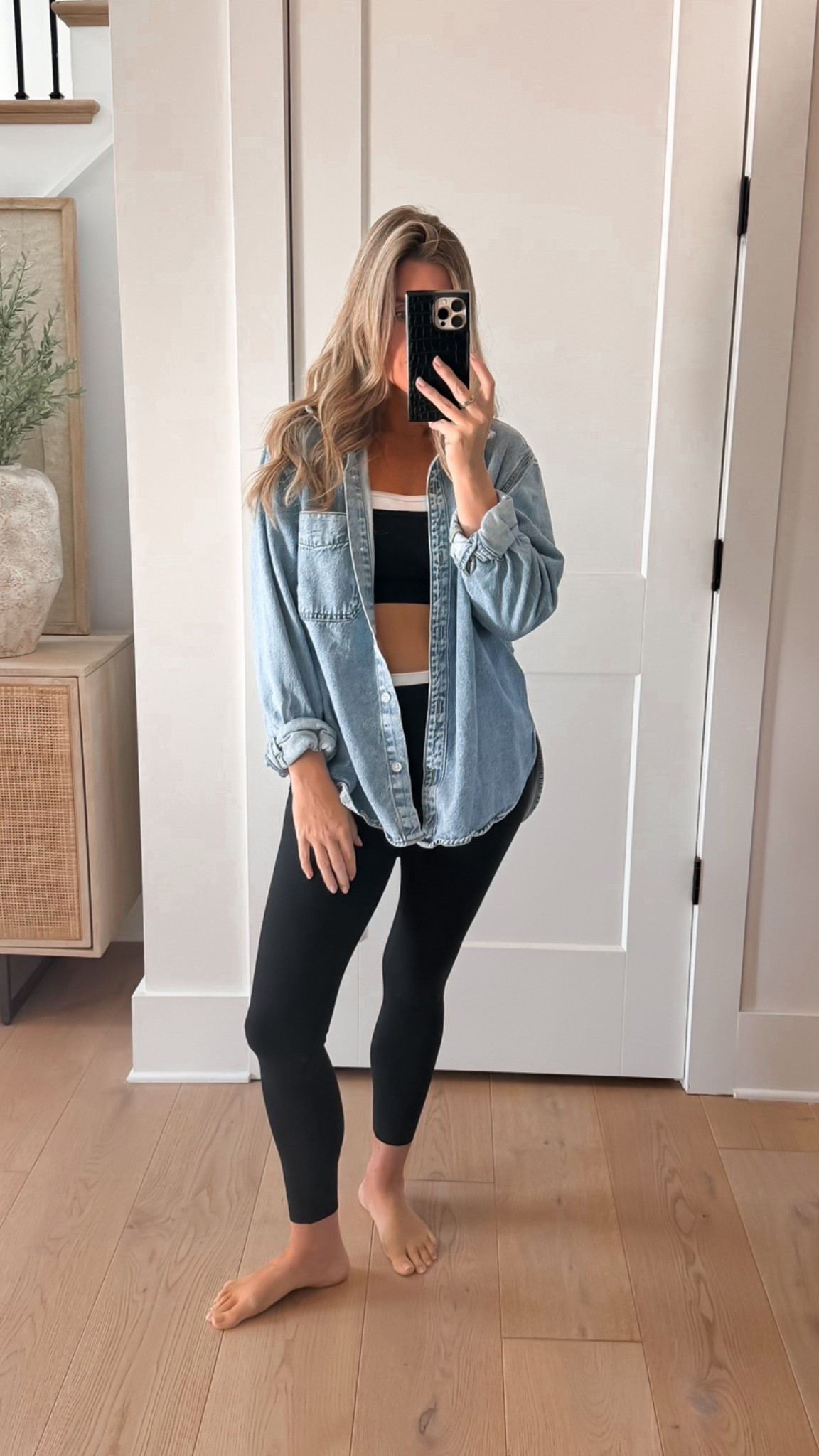 Work out done, on the go look! 

Abercrombie, layered sports bra, leggings, denim shirt, Aritzia, casual style, errands ootd, style inspo

#LTKdayinmylife #LTKgrwm #LTKootd