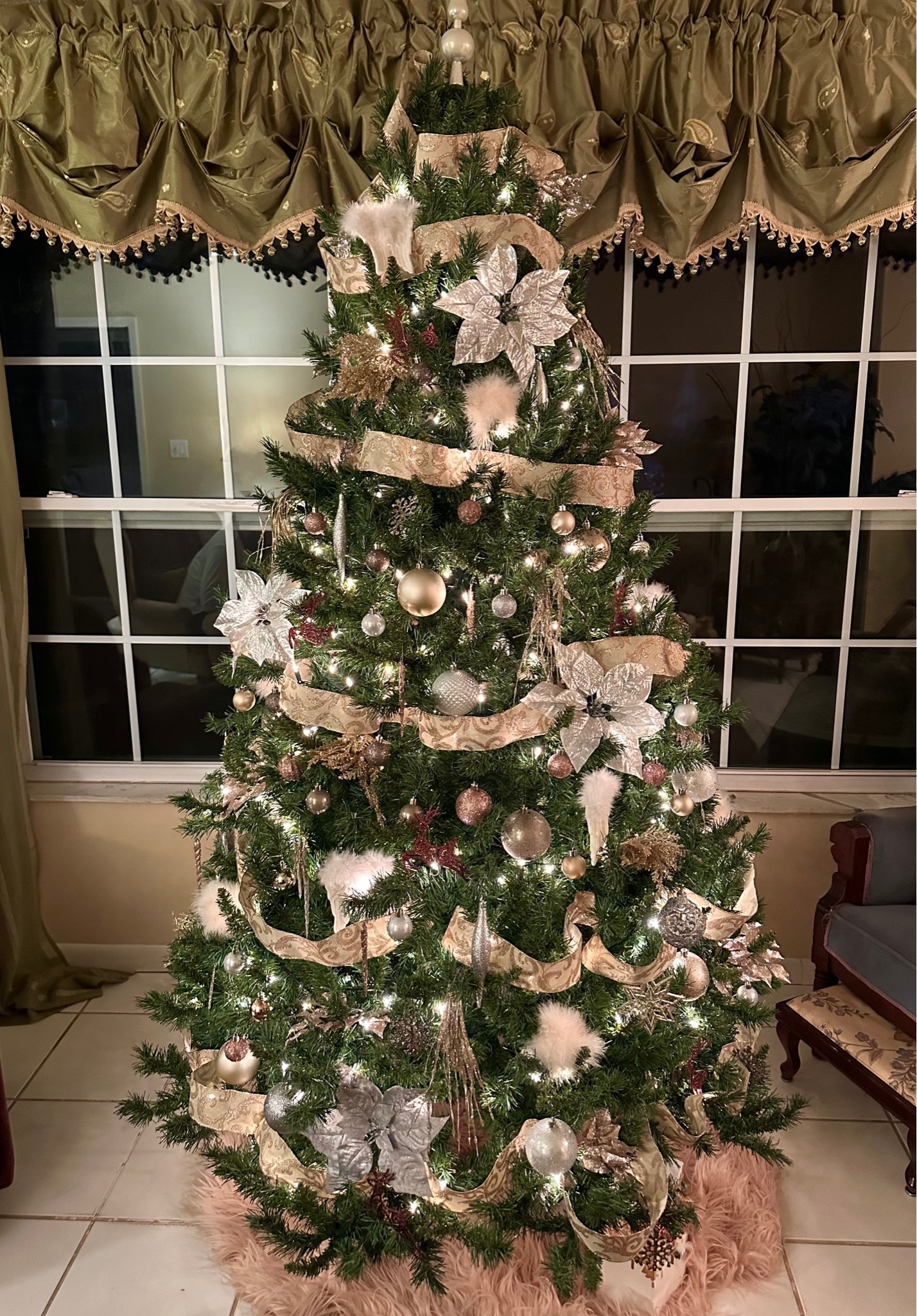 It’s almost the holiday season, what color do you decorate your tree?

#LTKCyberWeek #LTKHoliday #LTKSeasonal