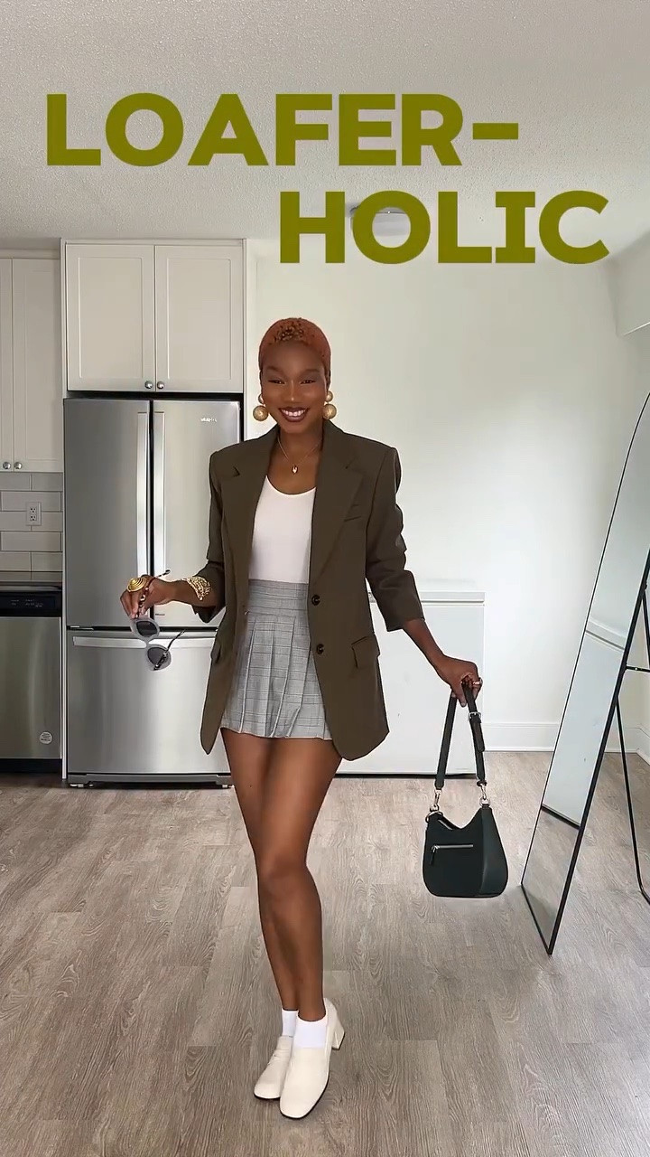 Spring is here, loafers are out. Which is your fav look?
#springoutfit #fashionista #ootd #loafers #outfitinspo