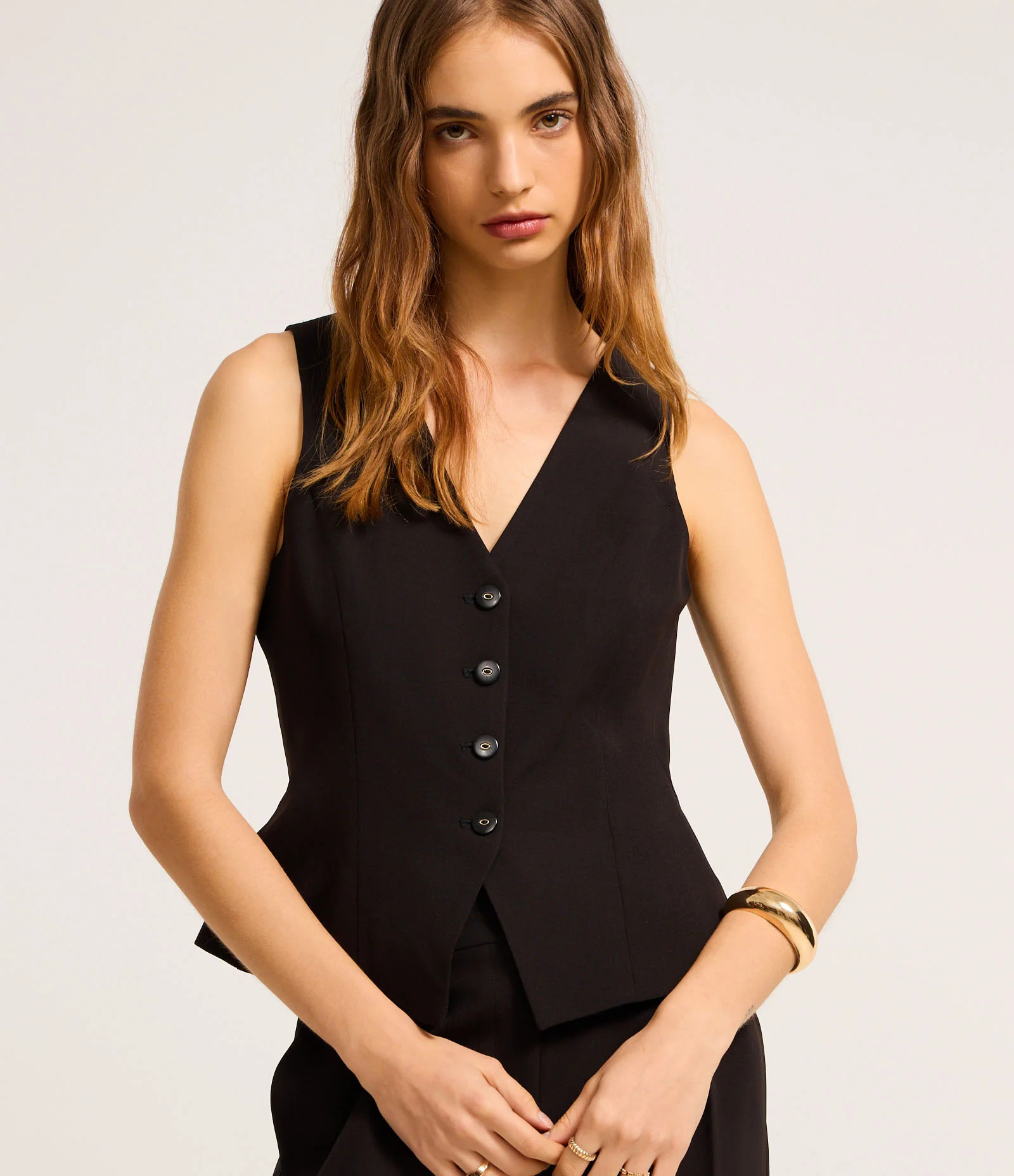 Colete Alfaiatado com Botões e Detalhe V Preto - Lojas Renner | Renner (BR)