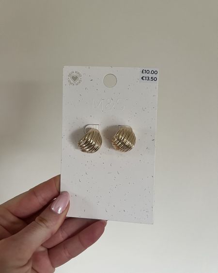 Marks and Spencers gold huggie earrings 


#LTKeurope #LTKfindsunder100 #LTKwedding