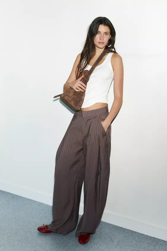 PANTALON FLUIDE À PLIS | Zara US