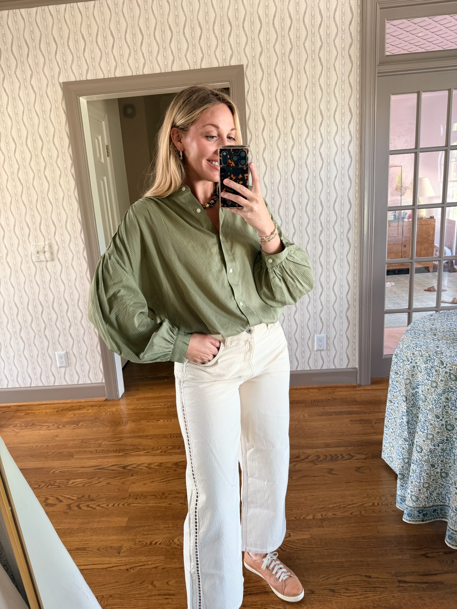 My new Tuckernuck top is perfect for every day or you can elevate! 

Fits true to size! Wearing a Medium in the top & 28 in the jeans

#Tuckernuck #FallCloset #FallTop #TheSouthernSource  

 #LTKdayinmylife #LTKgrwm #LTKootd