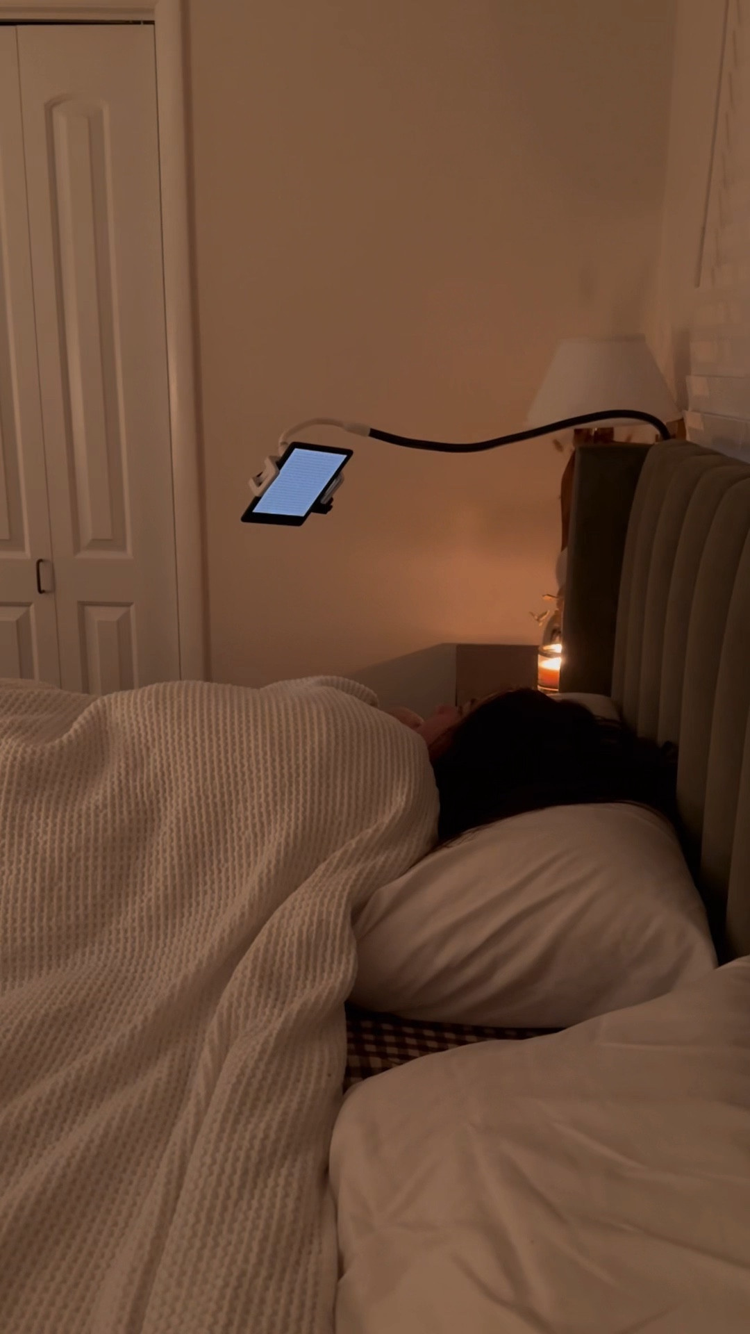 This Kindle wireless page turner & goodeneck holder combo is the PERFECT gift for lovers of all things cozy 🤍

#gift #gifts #giftguide #giftideas #giftidea #giftsforher #giftsforhim #christmas #christmasgift #christmasgifts #christmasgiftideas #amazon #amazonfinds #amazonmusthaves #kindle #amazonkindle 

#LTKHoliday #LTKGiftGuide #LTKSeasonal