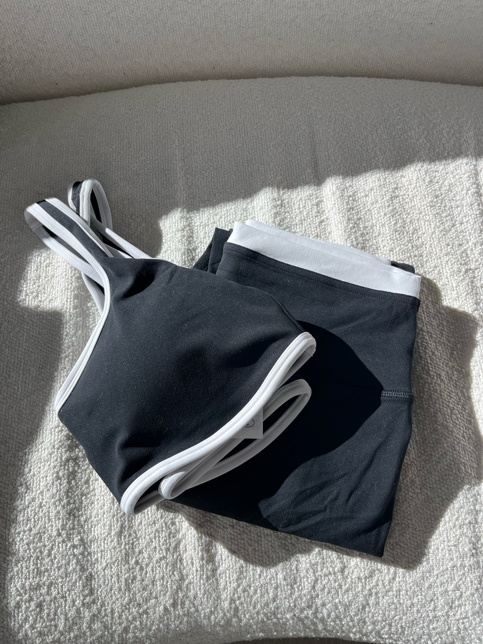 The softest set with the old money look 🖤🤍

No front seam in the leggings 👏🏼

#LTKActive #LTKFitness #LTKStyleTip