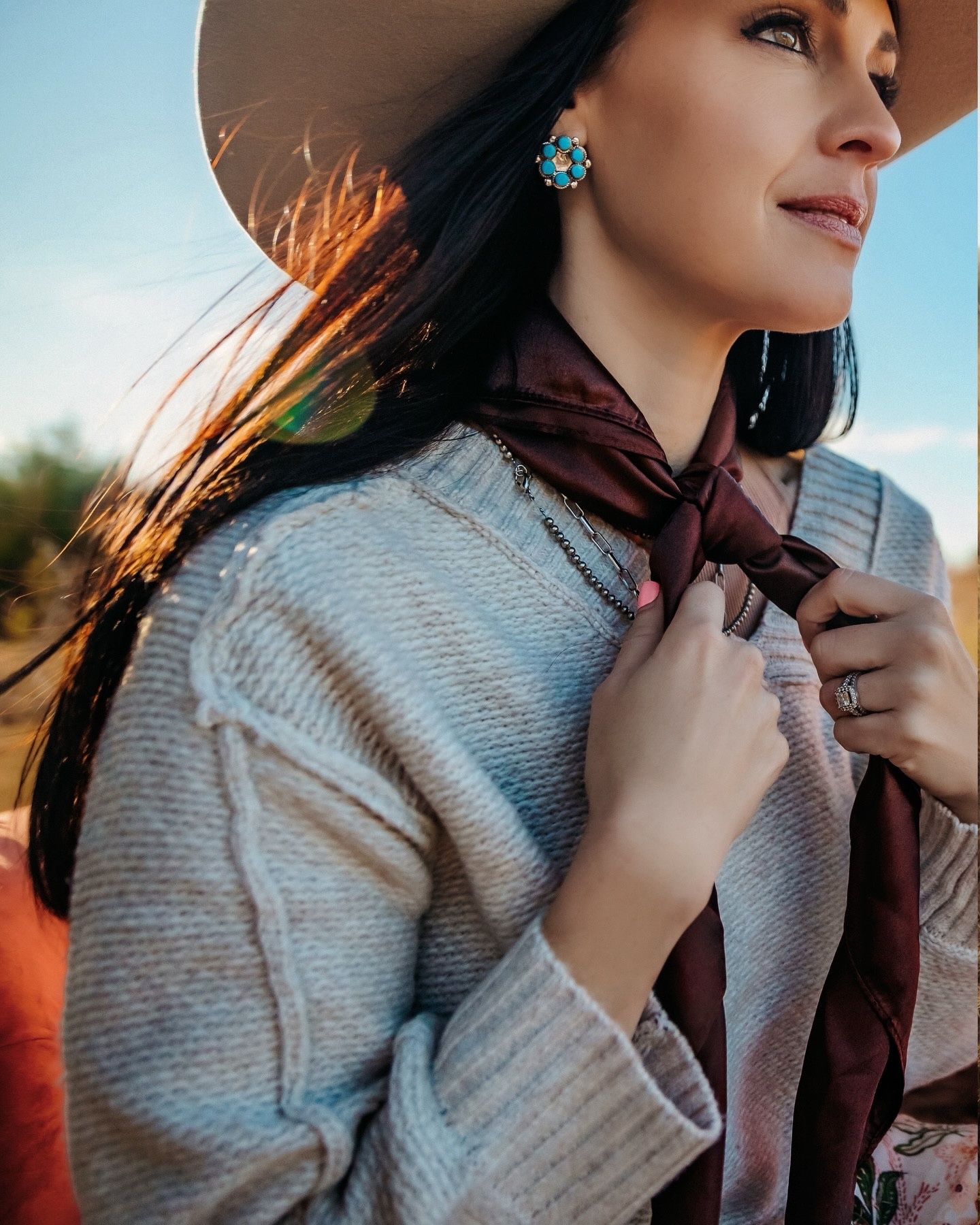 Coziest sweater award goes to @babesandbarstools. Paired with the skirt (which has pockets!)- it was so comfy and pretty. The jewelry (except for the earrings in the first photo) and wild rag are from @babesandbarstools too! ❤️

Photos: @lulubirdcreative 

#oklahoma #shoplocalok #ranchwifestyle #nfrstyle #cowgirlstyle #oklahoma #oklahomamom #christmaslistideas #westernboutique