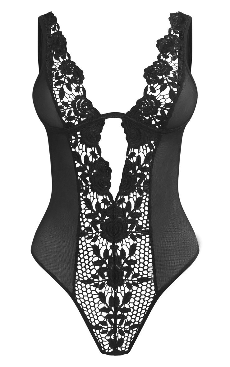 Body en et dentelle crochetée noire à décolleté plongeant | Lingerie & Pyjamas | PrettyLittleThing (FR)