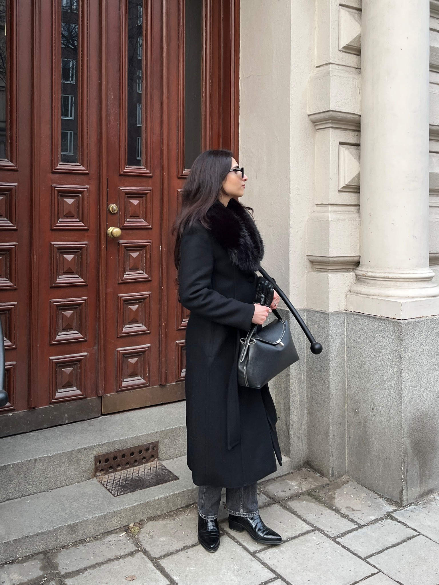 A lil fur drama🖤

Faux fur winter coat, Toteme bag, Chic winter outfit

#LTKluxury #LTKpetite #LTKeurope