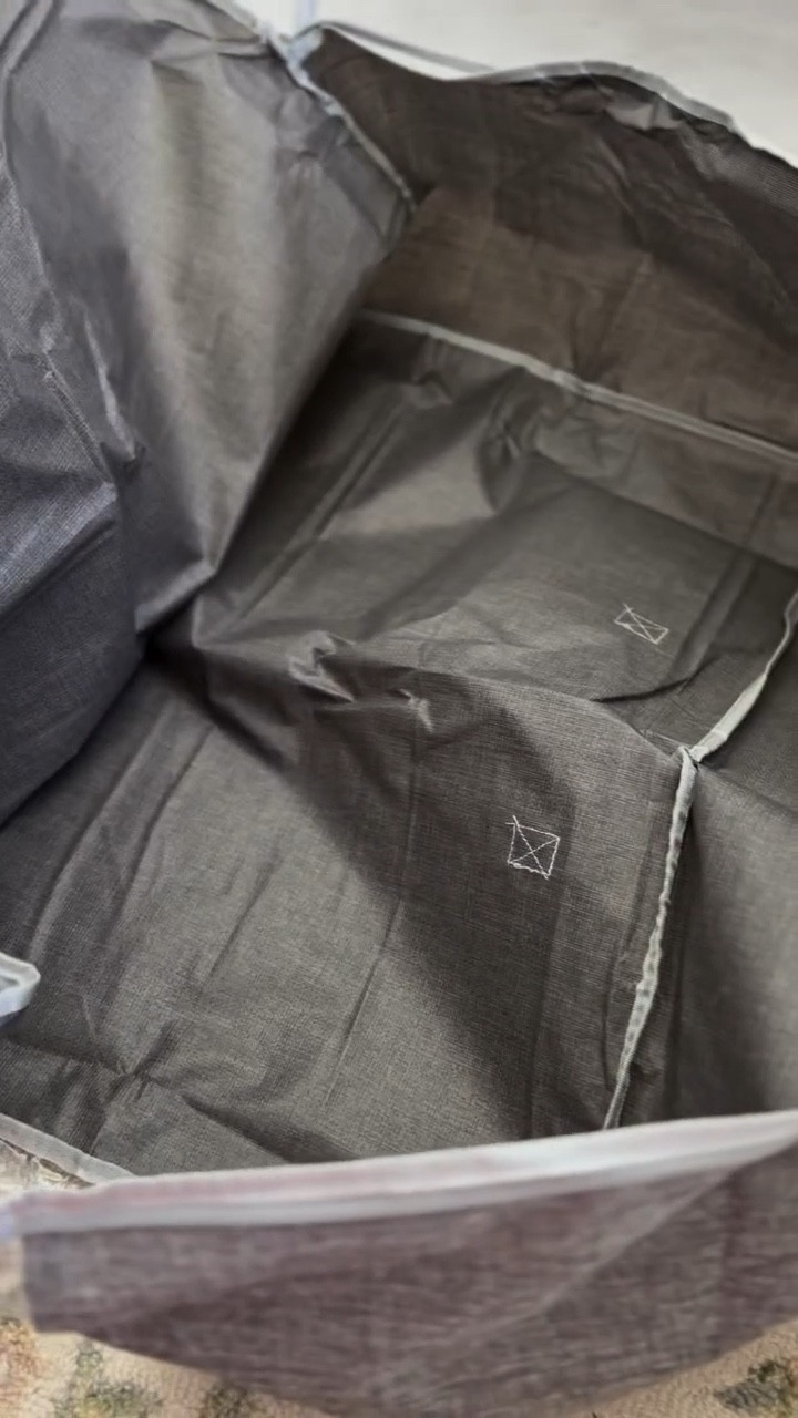 If I thought nesting was intense, postpartum puts that to shame 😂 Now, I’m doing all the things I couldn’t do when I was pregnant, including organizing every part of my house! This Amazon find is, hands down, a 10/10! These storage bags fit king size comforters and then some! Shop the link in my bio (and today’s story)!

#AmazonFind #Storage #Organization #FYP #Reels #Explore #Discover #Clean #CleanWithMe #ASMRCleaning #OrganizeWithMe #Home