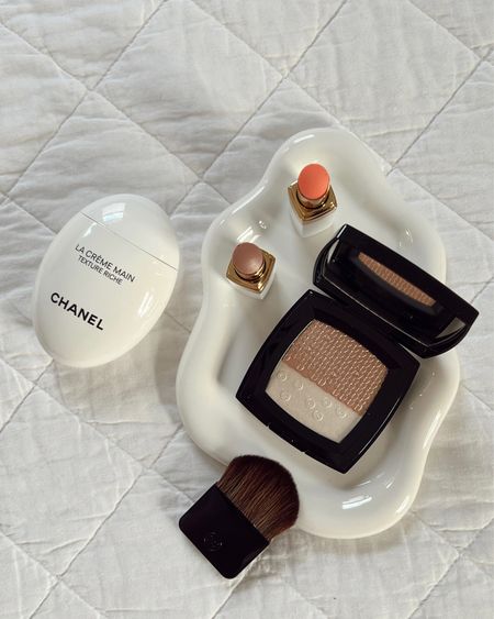 Winter makeup staples from Chanel 

#LTKfindsunder50 #LTKfindsunder100 #LTKbeauty