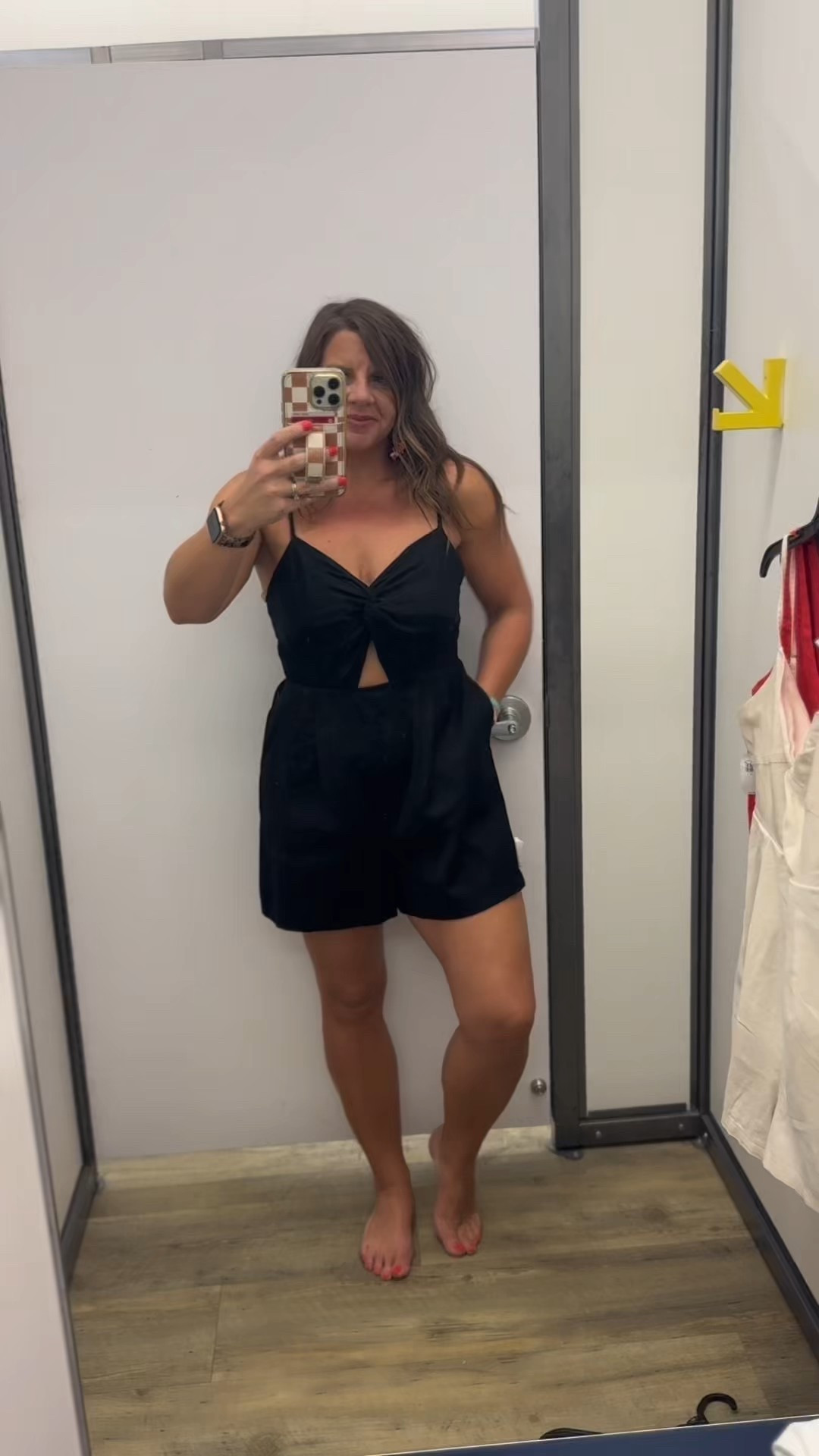 Old Navy has the perfect flirty romper for any occasion 

Old navy romper, linen romper, denim , cream black, summer outfit,beach outfit, date outfit 