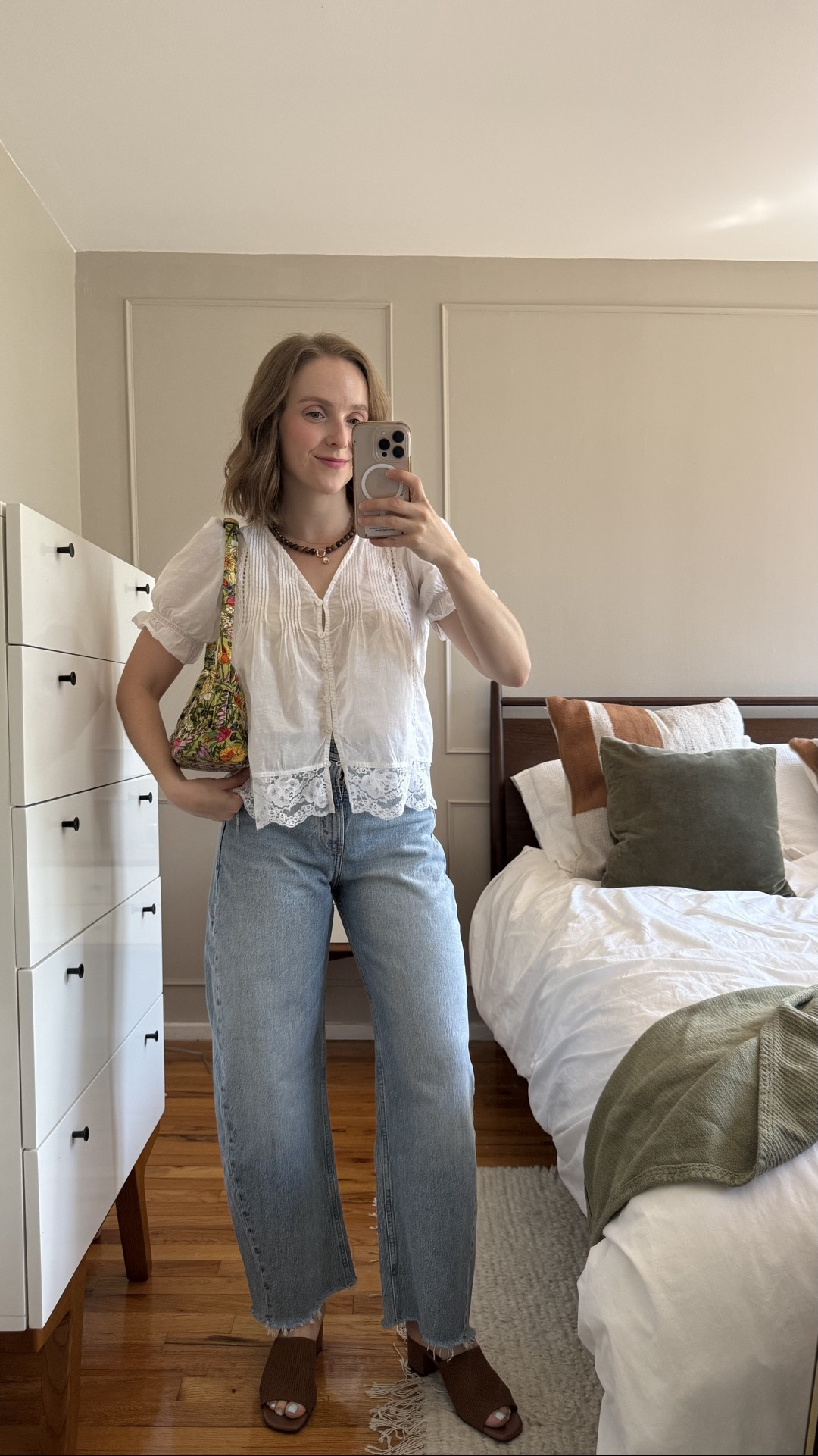 Abercrombie stackable denim
Sale! 25% off + 15% w/ SUITEAF 
High rise barrel (these fit more like a relaxed straight) 25 short 
Xs blouse 
Size 7 slides

#LTKPetite #LTKSaleAlert #LTKootd