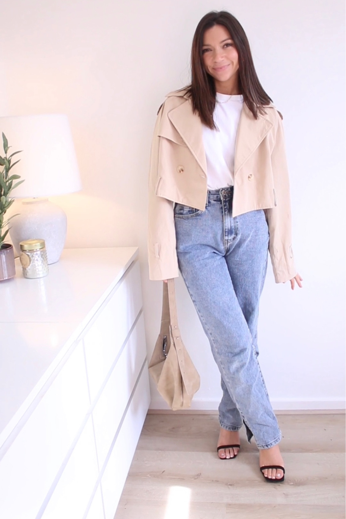 Ways to style a cropped trench coat 

Mine is from pretty little thing - size 8 

Tshirt is from next - heavyweight cotton tshirt 

Jeans are from pretty little thing too - petite wide split jeans - oversized so wearing a size 6  

Shoes are from glamorous

Outfit ideas, spring staples, Easter weekend outfit inspiration 

 

#LTKstyletip #LTKSeasonal #LTKeurope