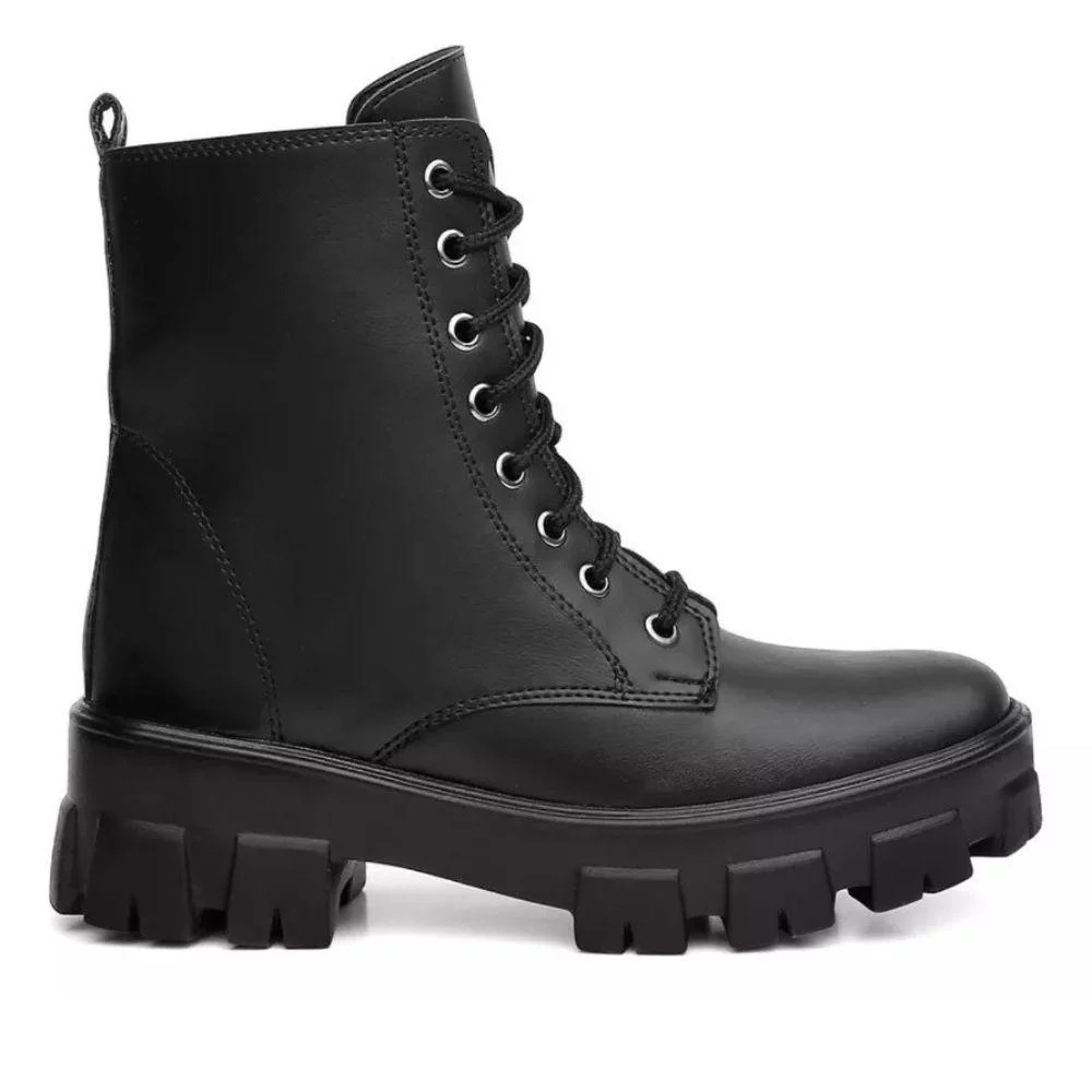 Coturno Blogueira Militar Feminino Cano Alto Com Cadarço e Zíper Preto Preto | Renner (BR)