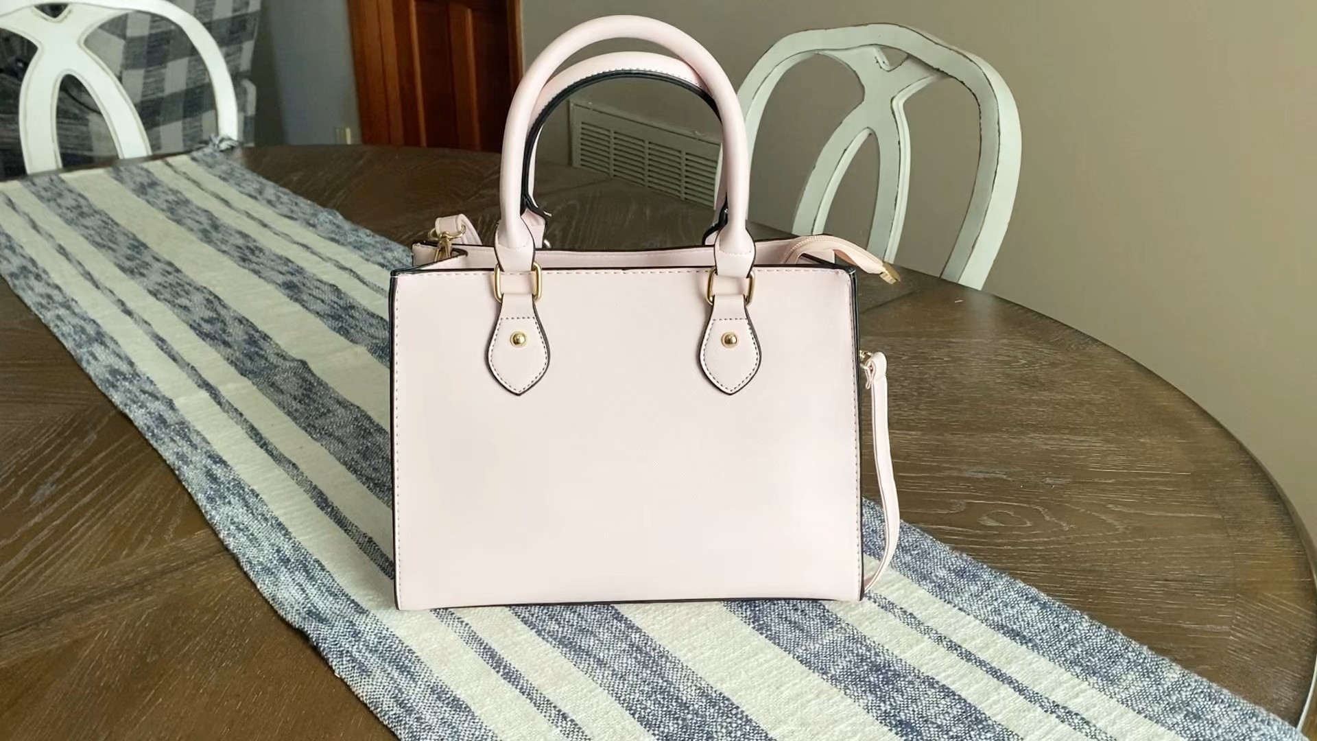 The Perfect Affordable Spring Purse

#springpurse #springwardrobe #crossbodypurse 

#LTKStyleTip #LTKItBag #LTKSeasonal