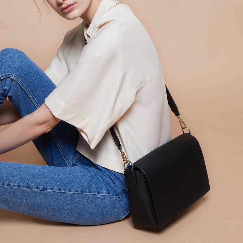 Medium Addison Crossbody Bag | Leatherology