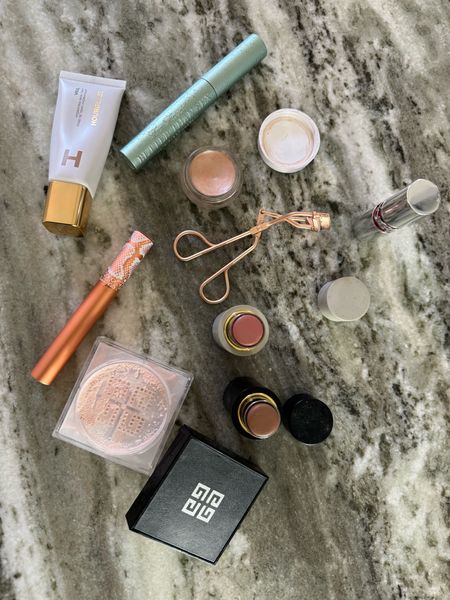 Todays makeup : tint in 10, setting powder in 3, brow gel in medium, bronzer in truffle , blush in petal , lipstick in 02, highlighter in magic 