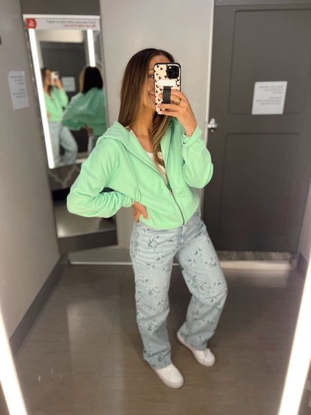 This bright green is AMAZING! 🤩 I’m just calling for spring time over here! 

#LTKfindsunder50 #LTKstyletip