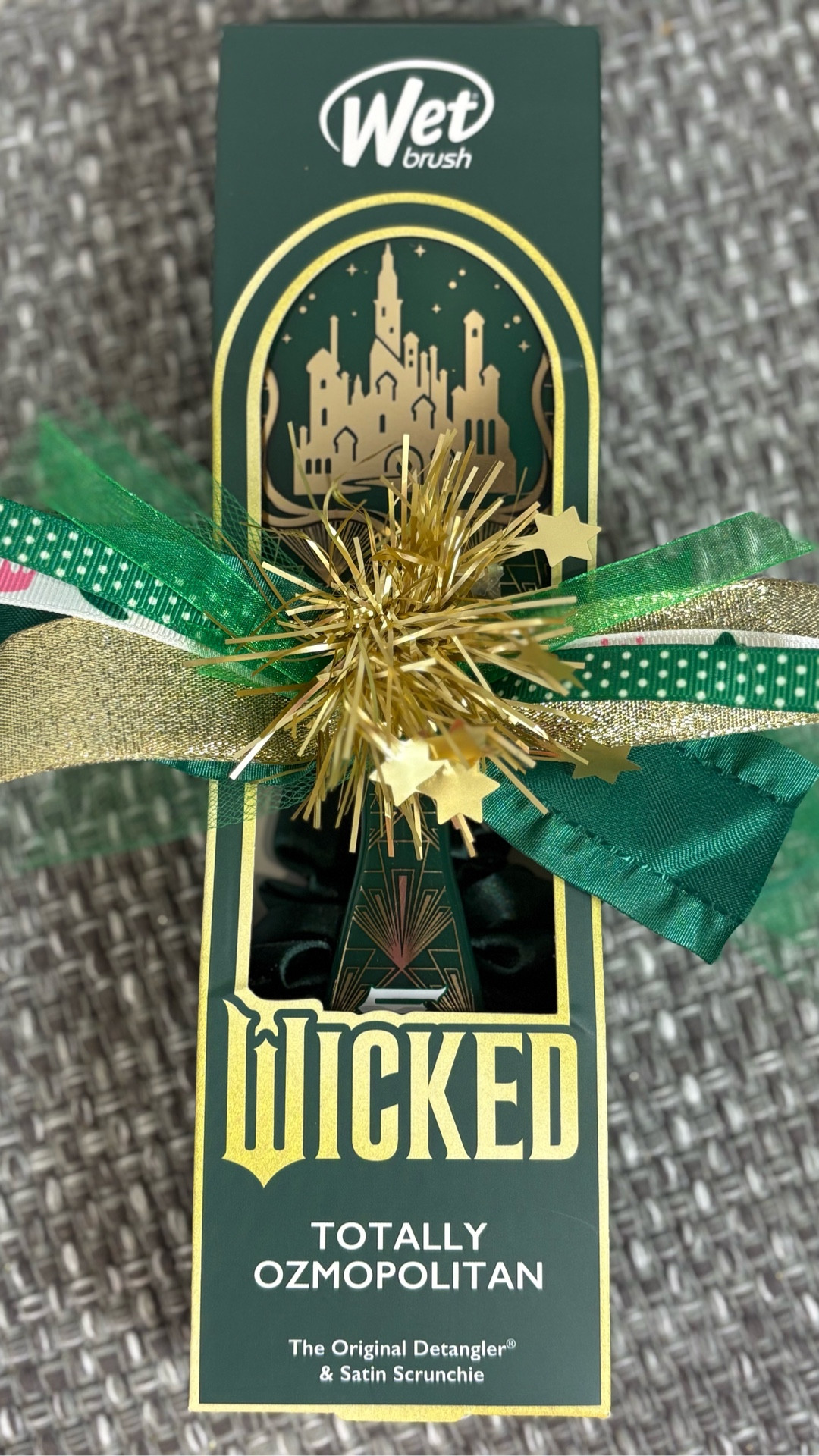 Giftifying these @thewetbrush hair brushes was so much fun!⠀⁣⁣⠀
⁣⁣⠀
These adorable Wicked hair brushes are so cute and adding a little extra to the box makes them even more thrillifying!⁣⁣⠀
⁣⁣⠀
#wicked #wickedforgood #giftsforher❤️🎁 #cutegifts #giftideas