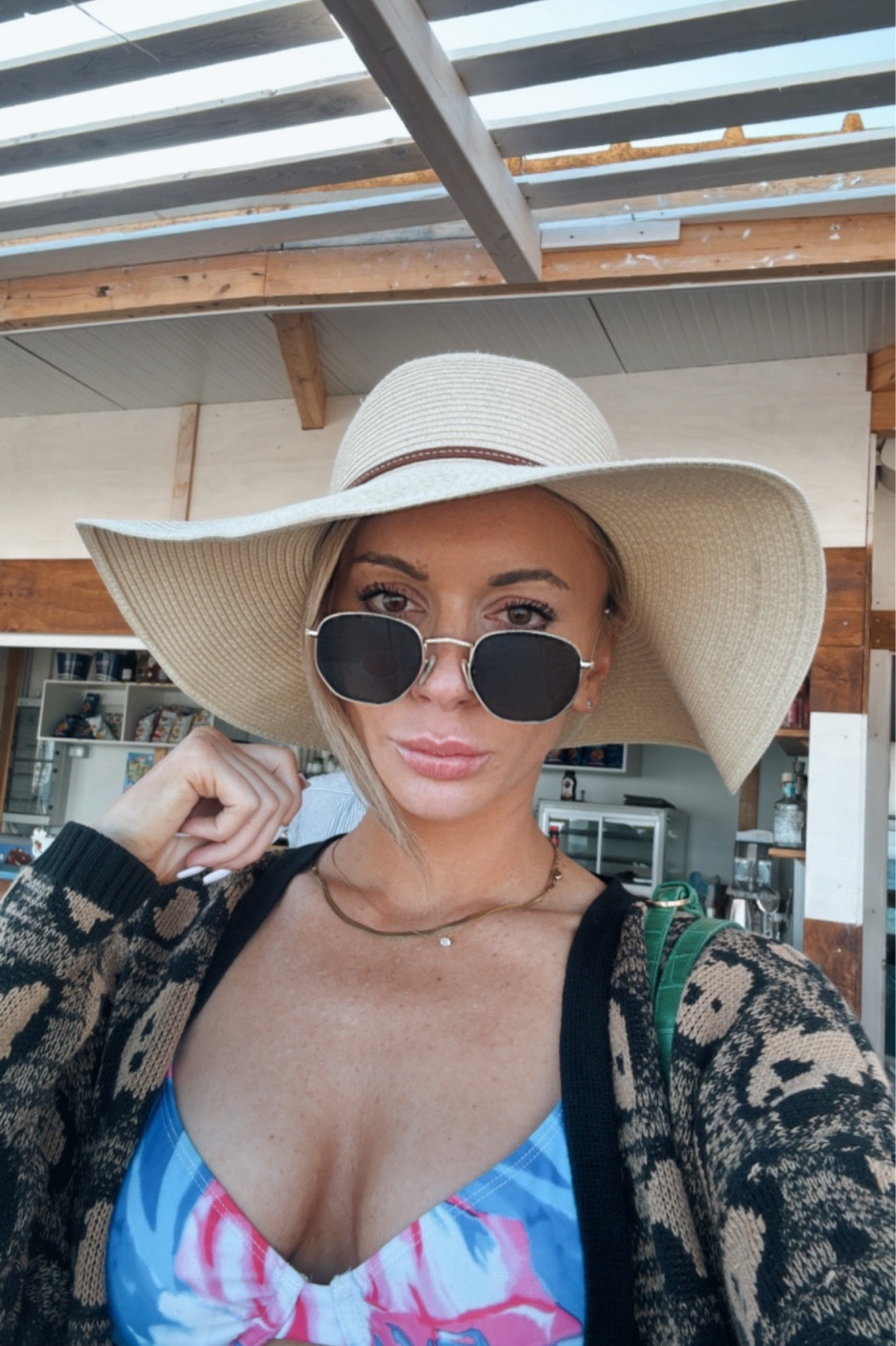 Sunnies 🕶️ #sunglasses 

#LTKTravel #LTKOver40 #LTKU