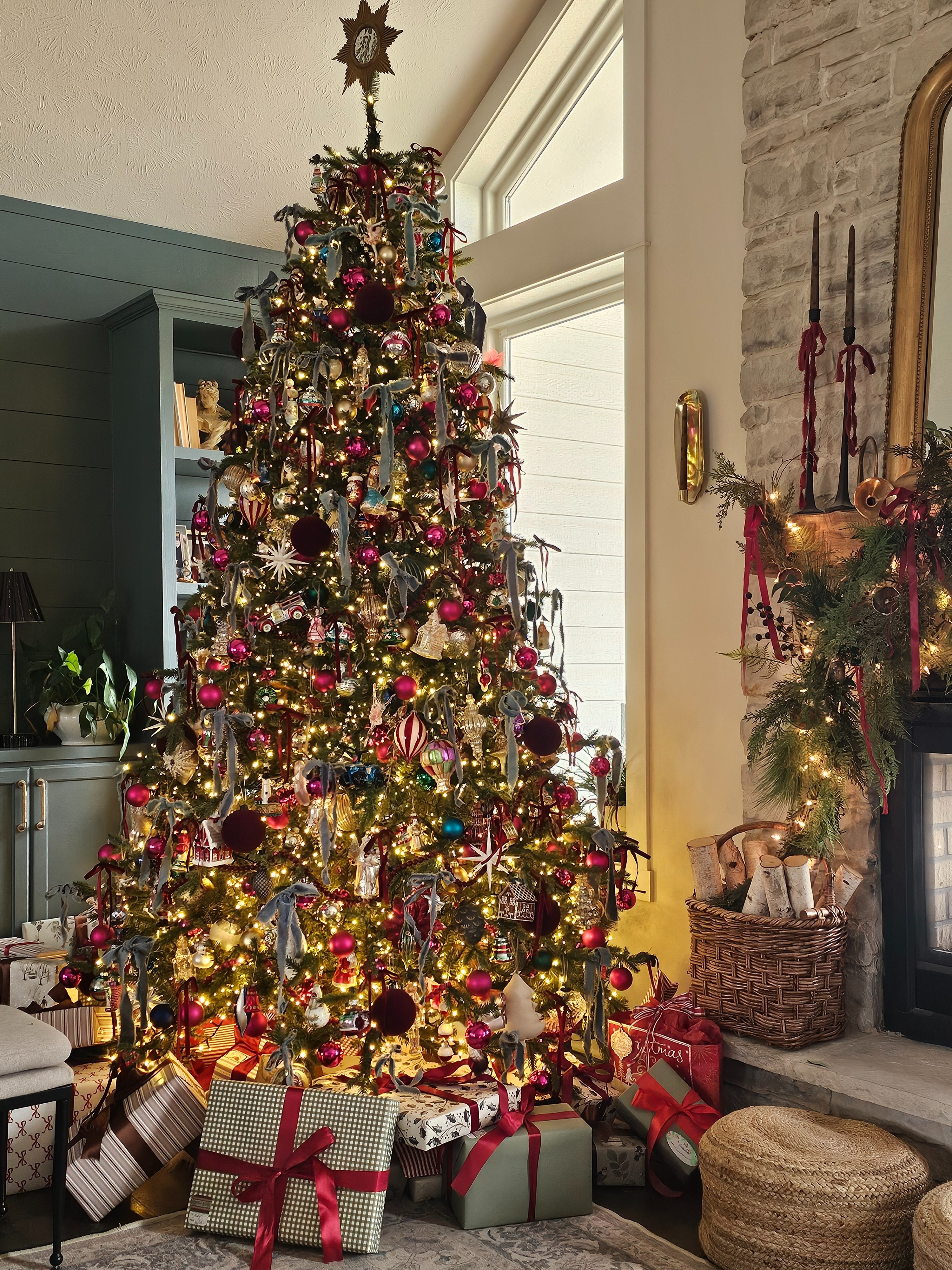 I'm still loving my tree and it's still up ❤️

#LTKSeasonal #LTKHome #LTKOver40