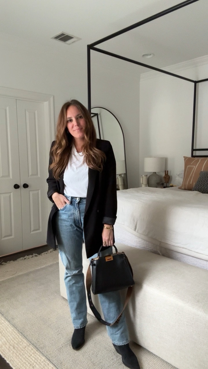 30 Outfits in 30 Days | Day Eighteen

It’s giving 90’s vibes and I’m here for it.  One thing I’m learning through this 30 outfits series. is that classic pieces can go a long way.  I am learning what I need to have more of in my closet and definitely what I need to have less of.  This outfit consists of all great basics that I would say definitely need to have a place in your closet! 

#GRWM #styleinspo #stylereel #everydaybasics

#LTKstyletip